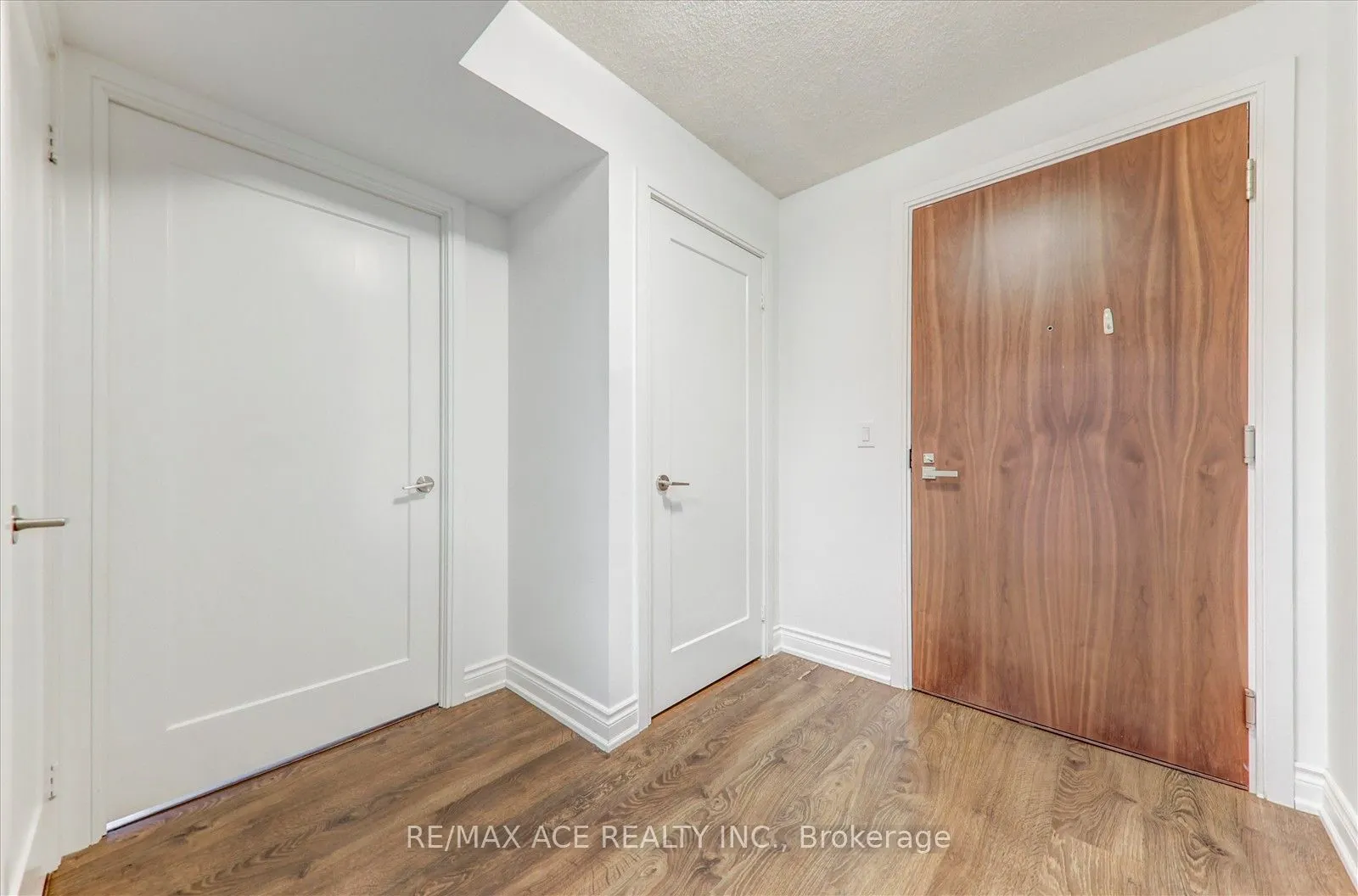 275 Village Green Square, #1323
