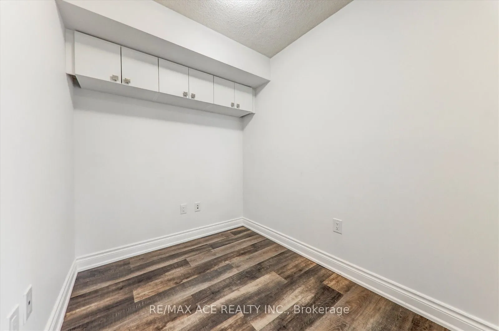 275 Village Green Square, #1323