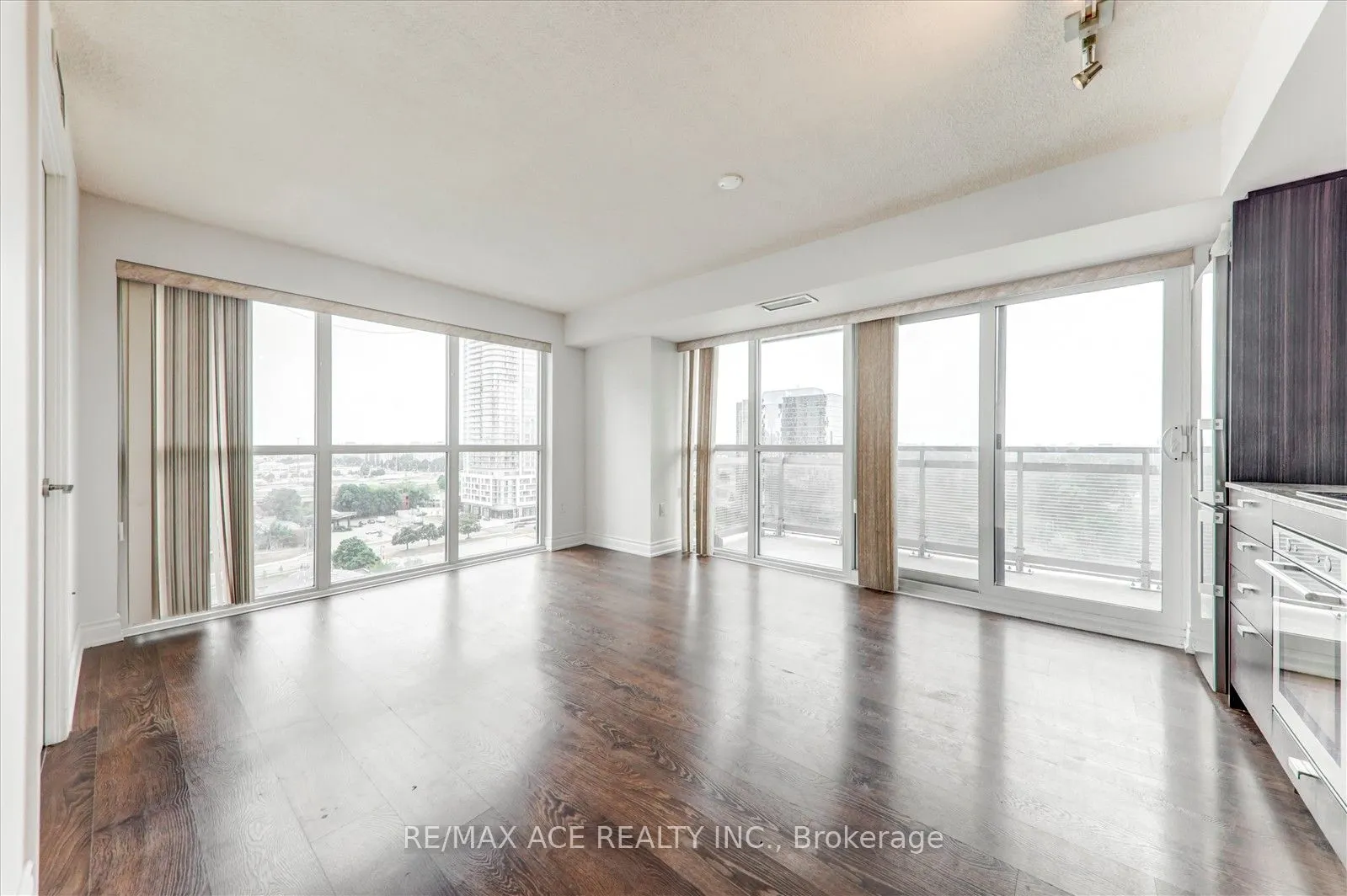 275 Village Green Square, #1323