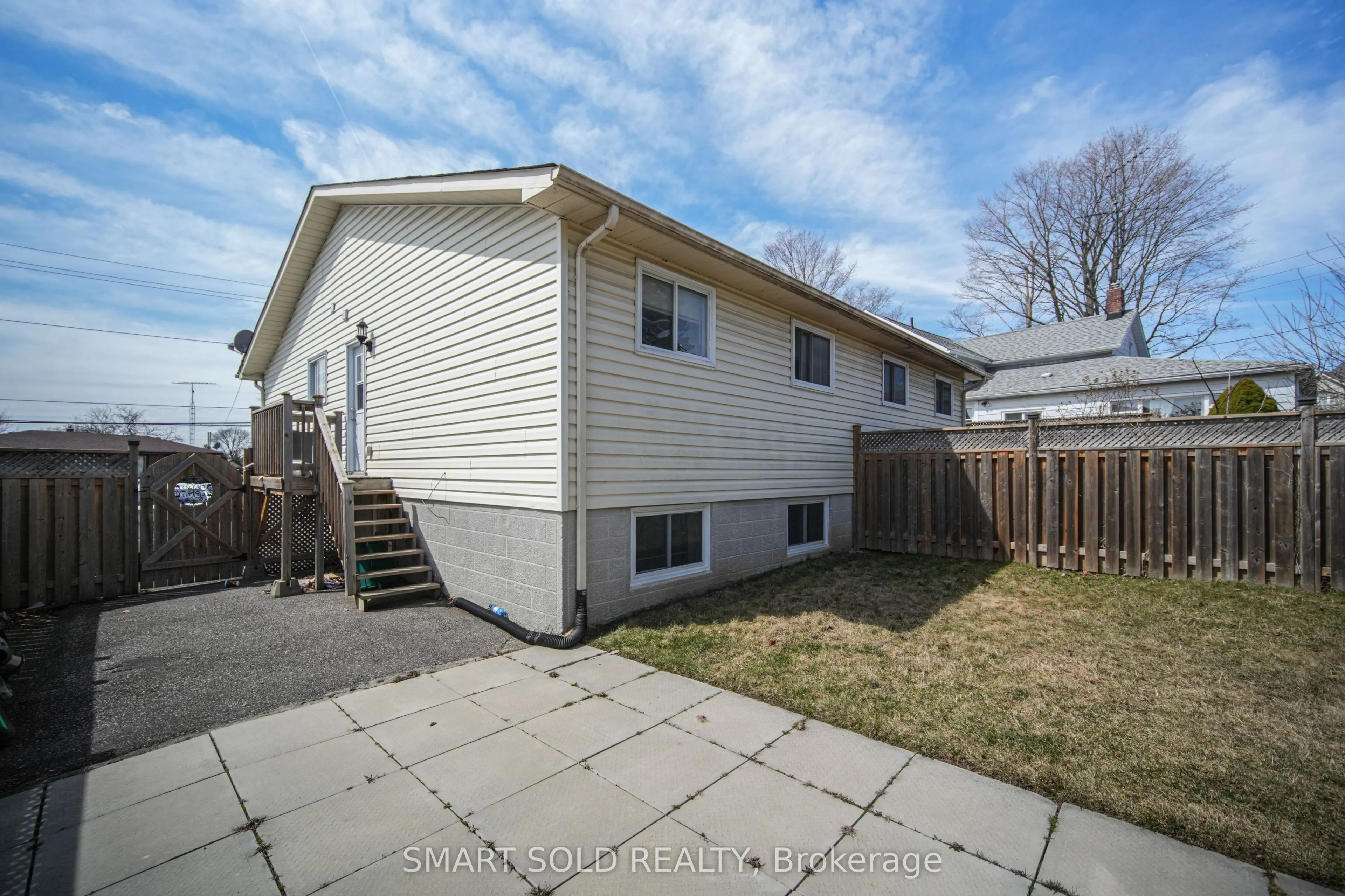 1179 Simcoe Street S