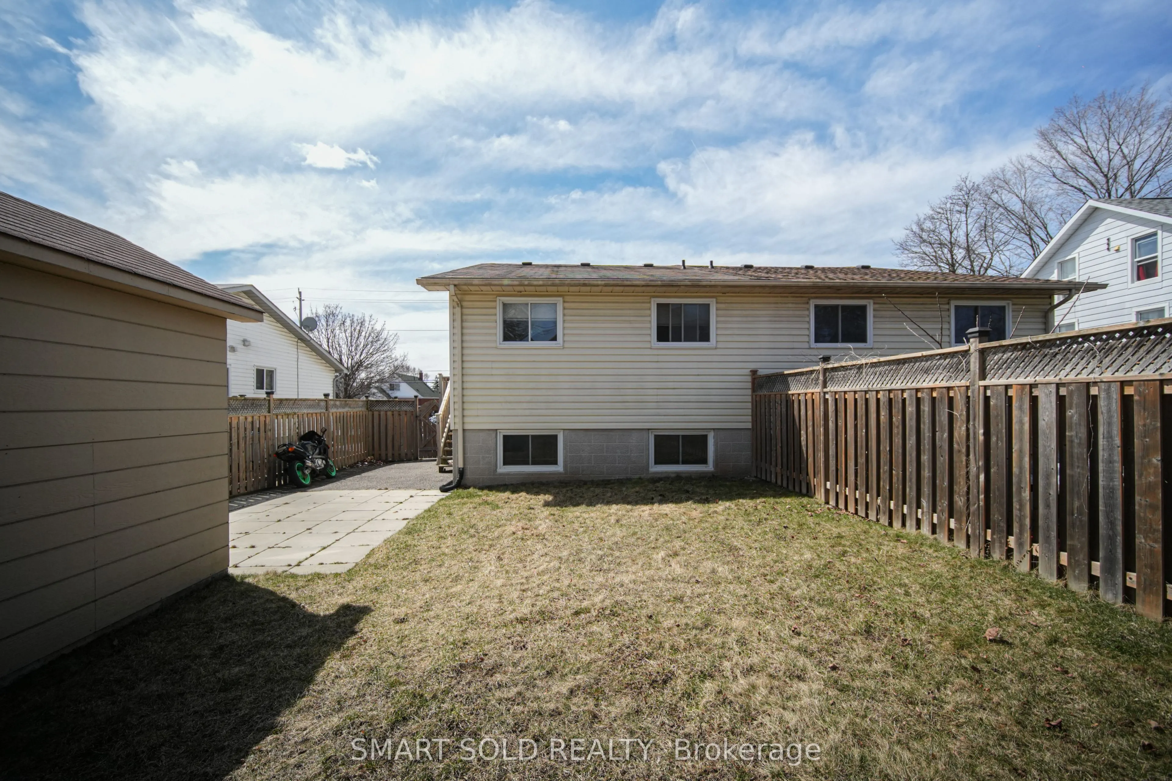 1179 Simcoe Street S