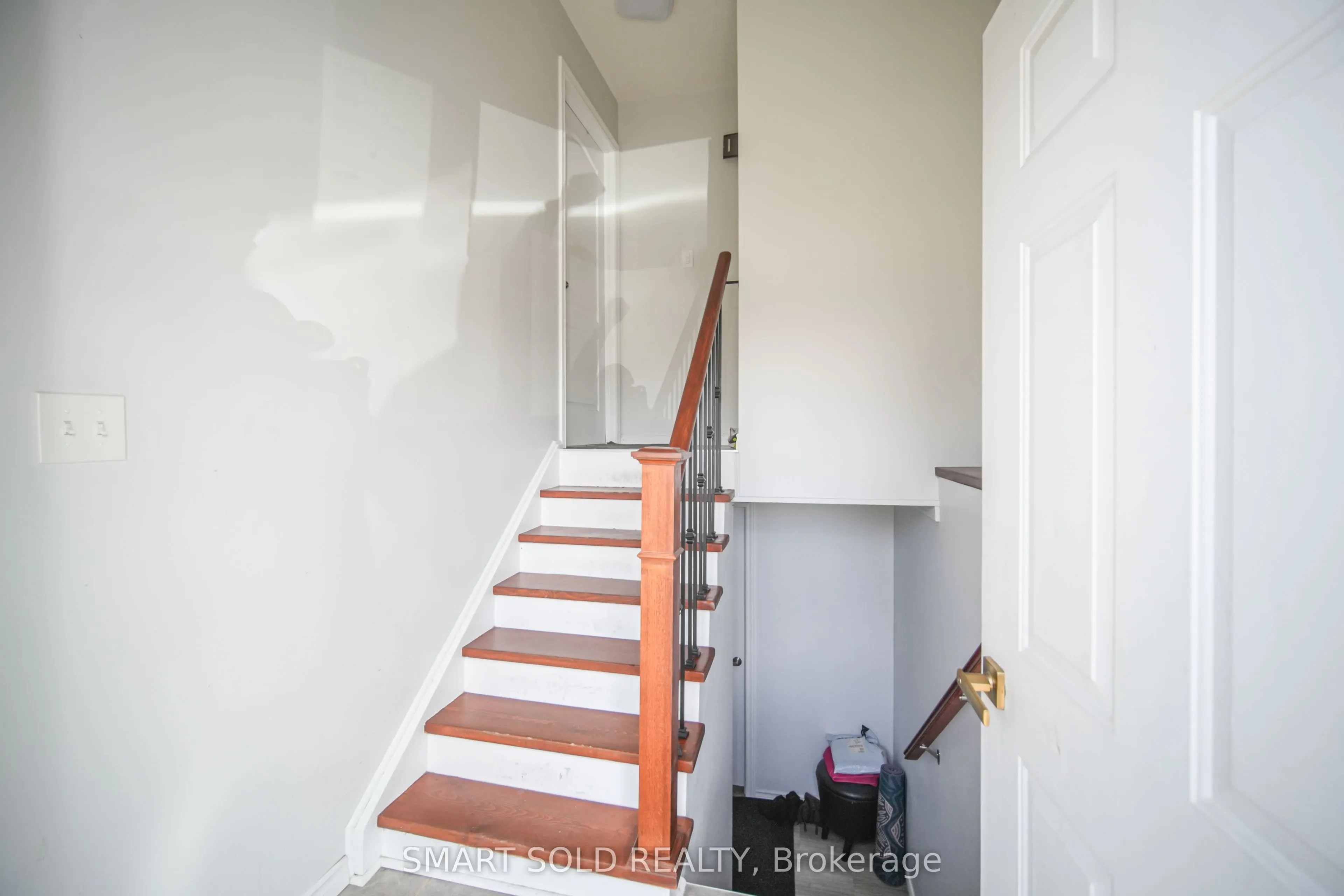 1179 Simcoe Street S