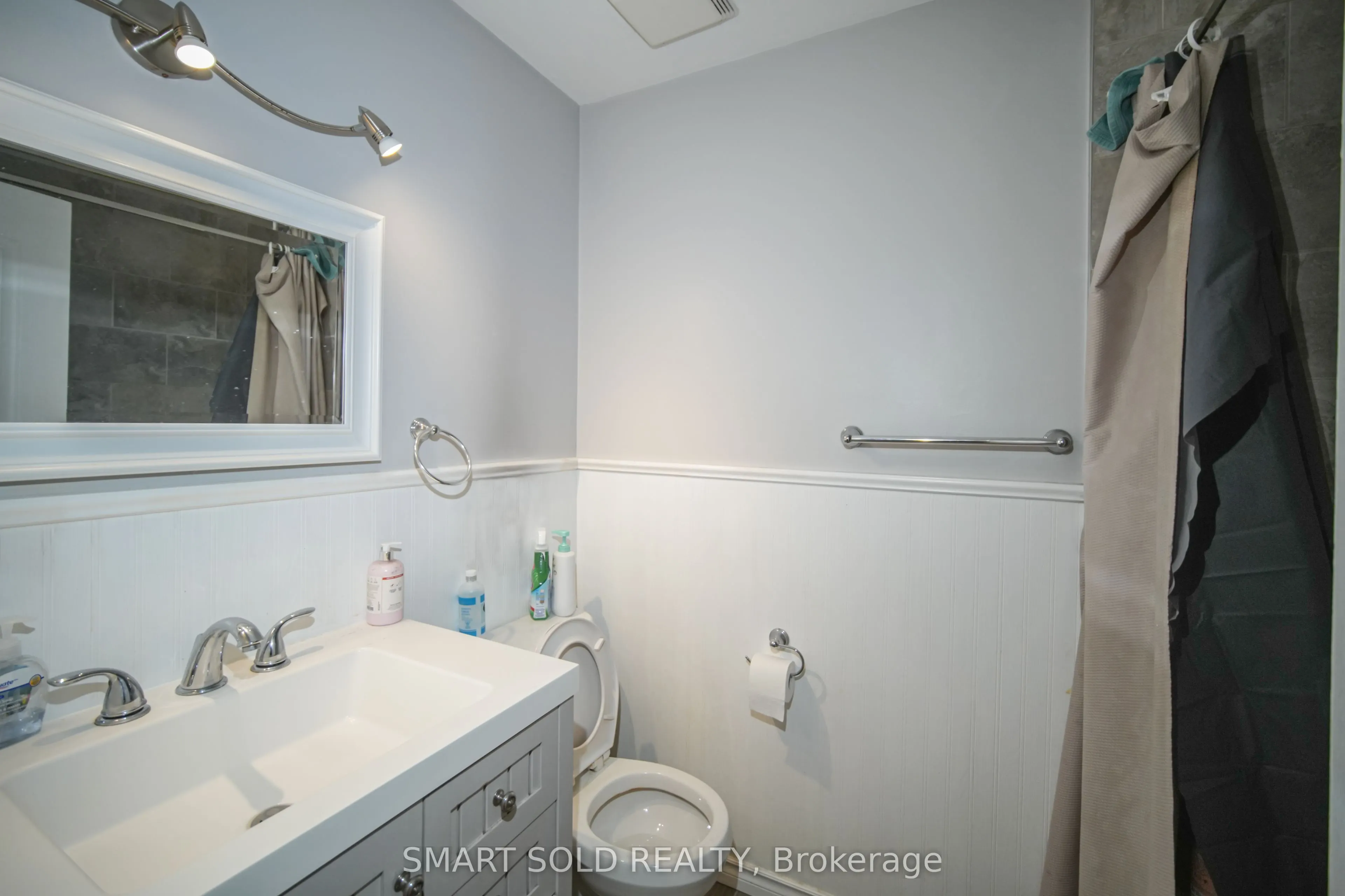 1179 Simcoe Street S