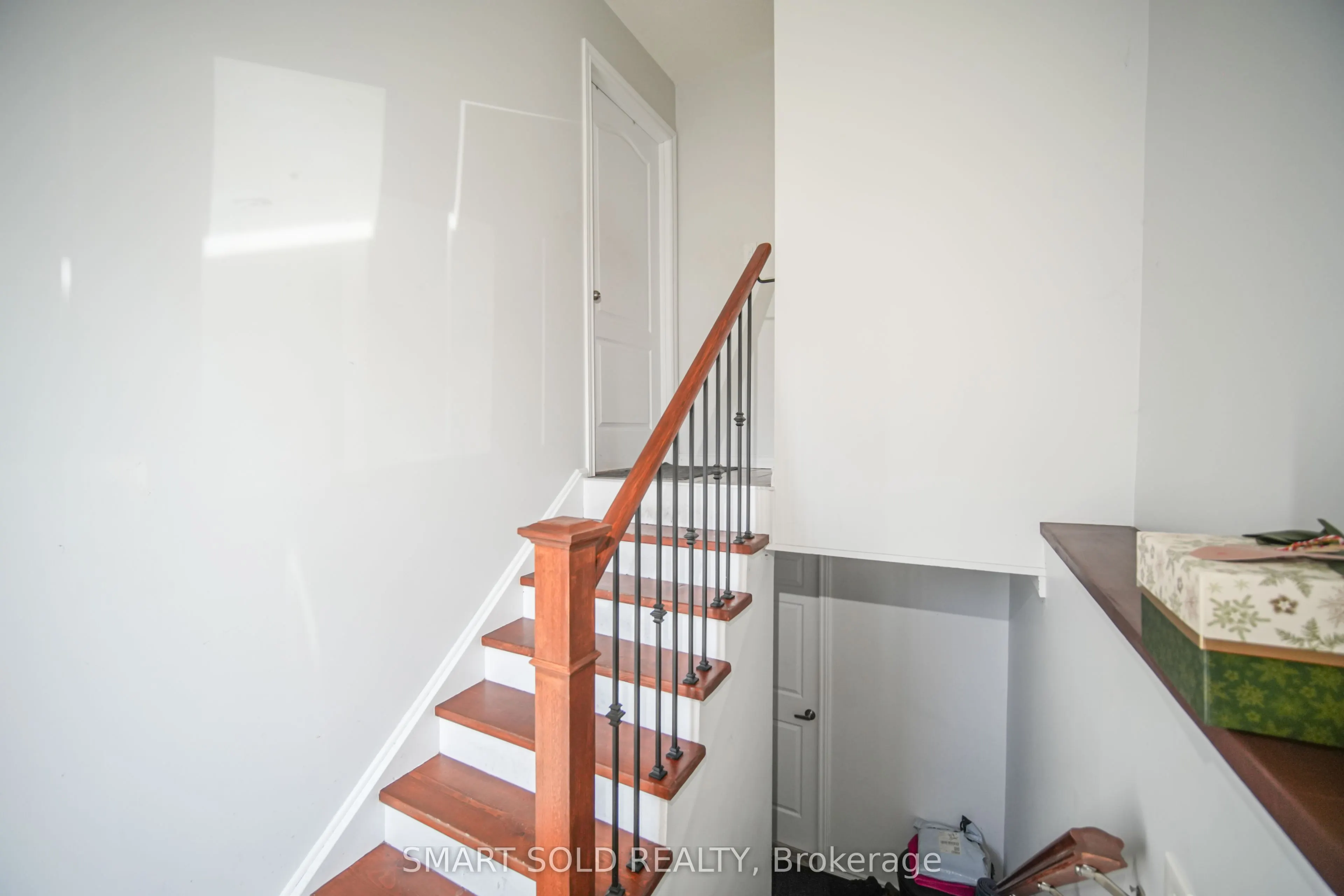 1179 Simcoe Street S