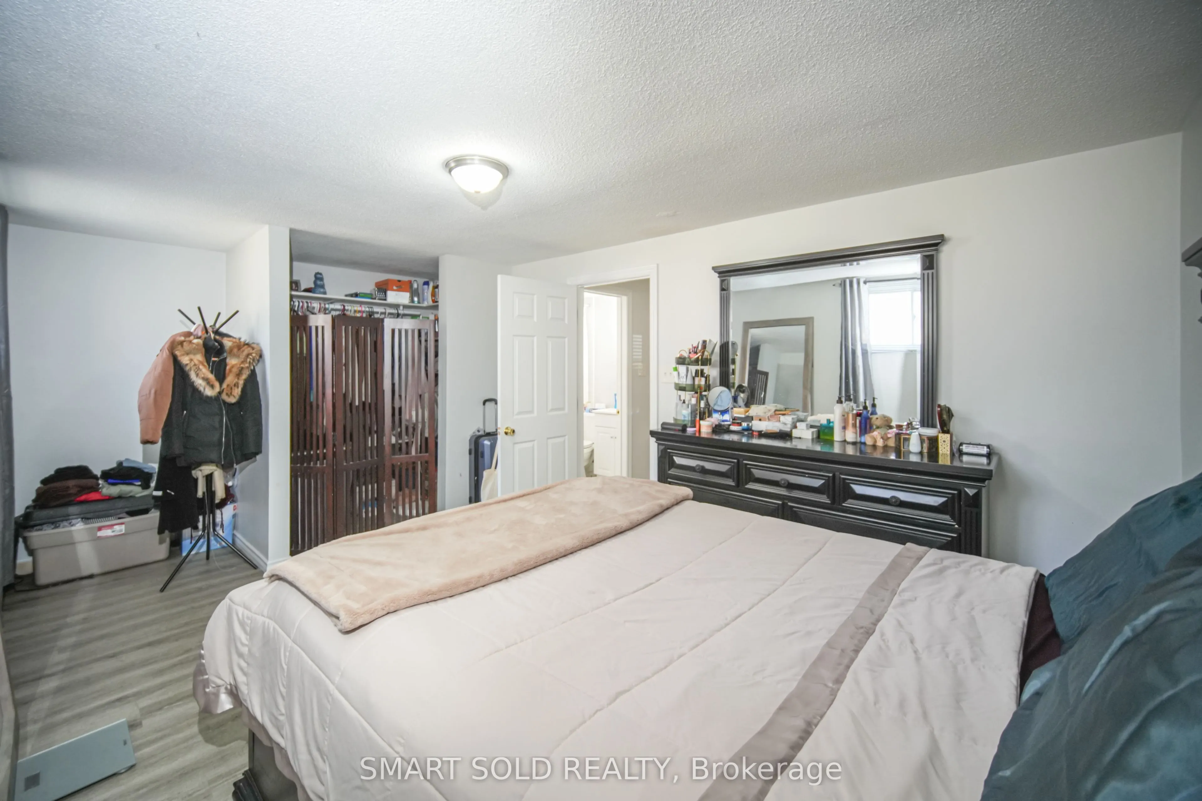 1179 Simcoe Street S