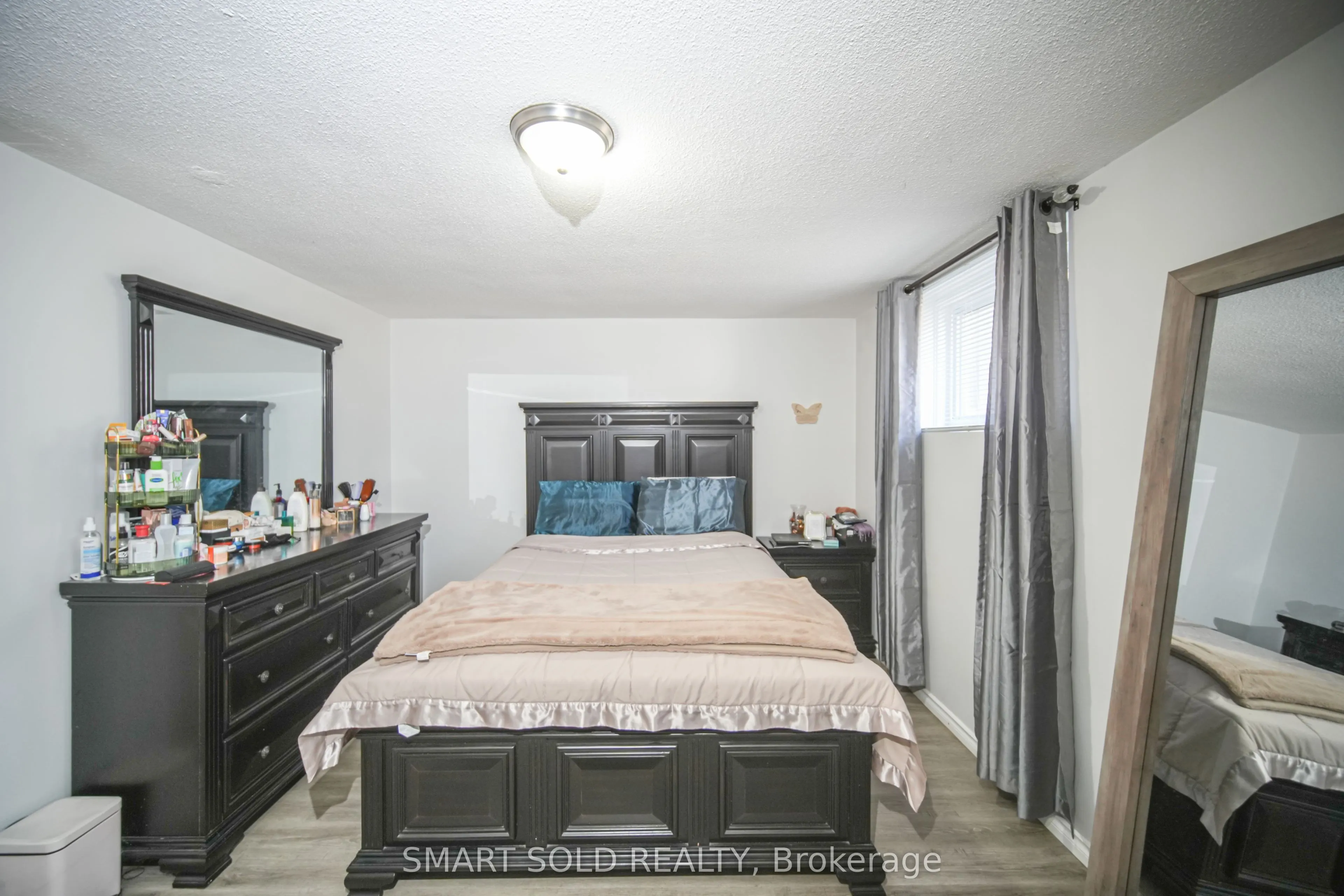 1179 Simcoe Street S