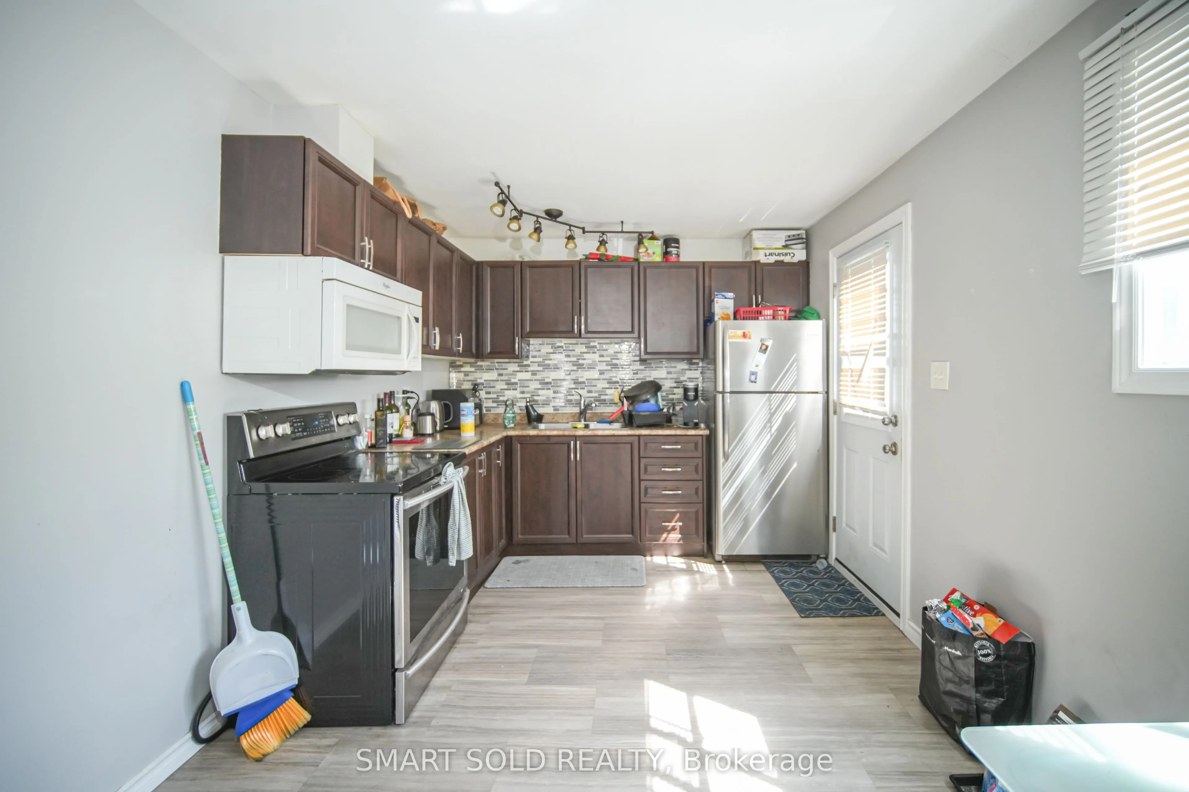 1179 Simcoe Street S