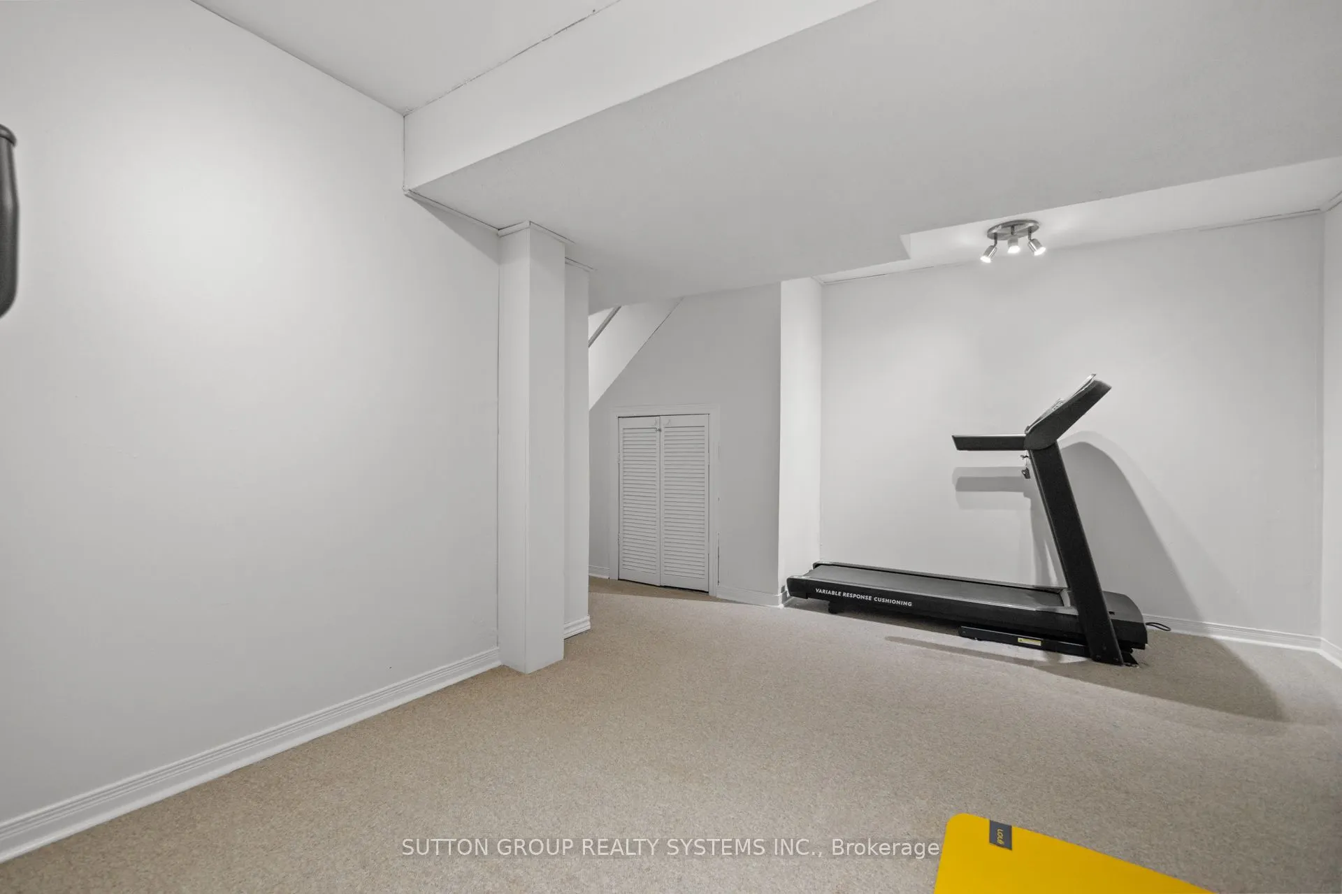 1995 Pine Grove Avenue, #33