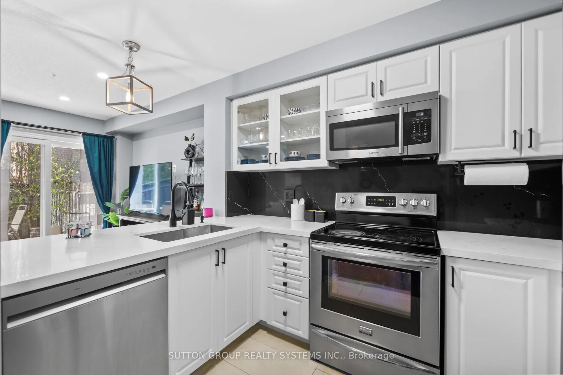 1995 Pine Grove Avenue, #33