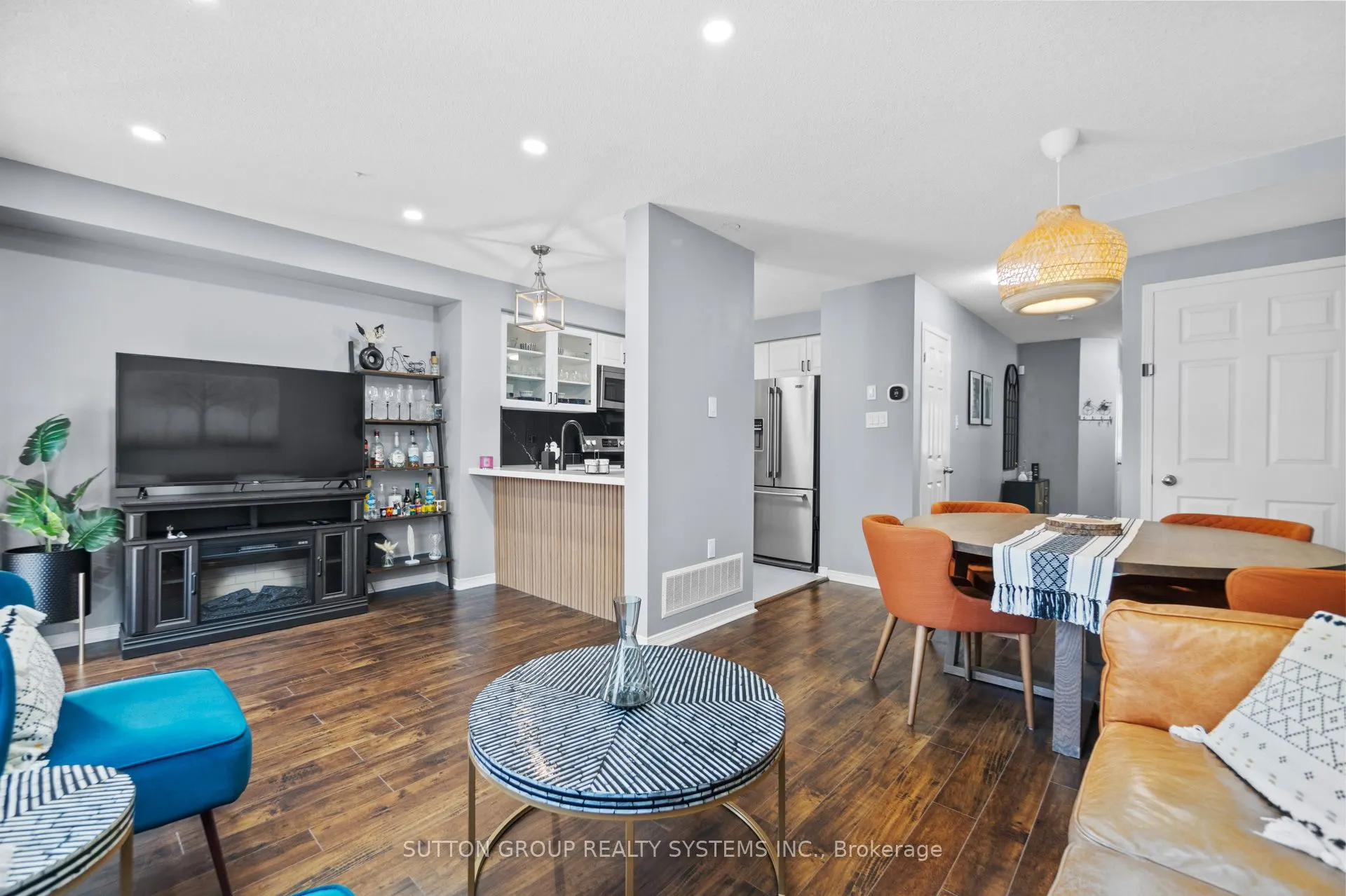 1995 Pine Grove Avenue, #33