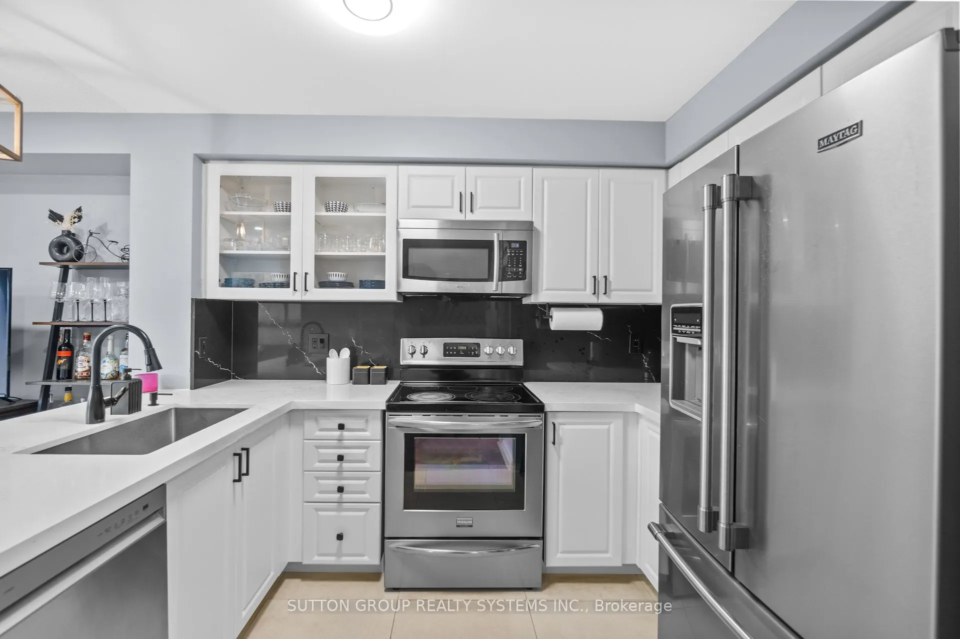 1995 Pine Grove Avenue, #33
