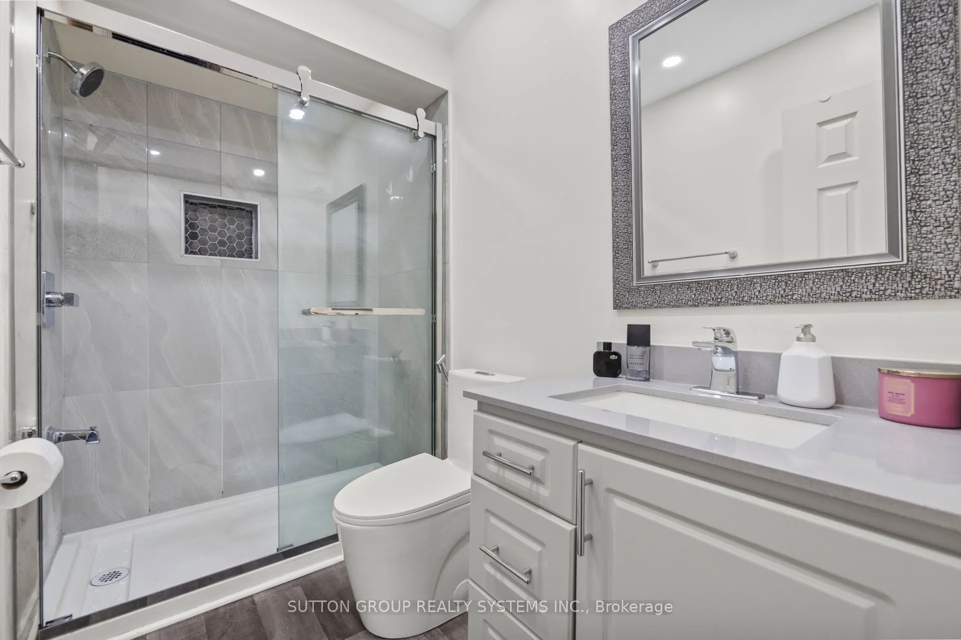 1995 Pine Grove Avenue, #33