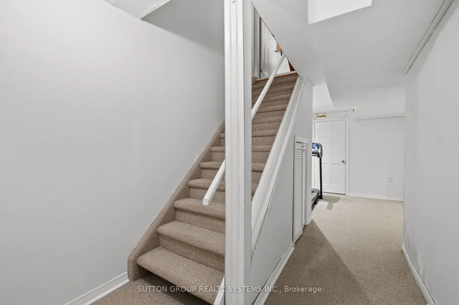 1995 Pine Grove Avenue, #33
