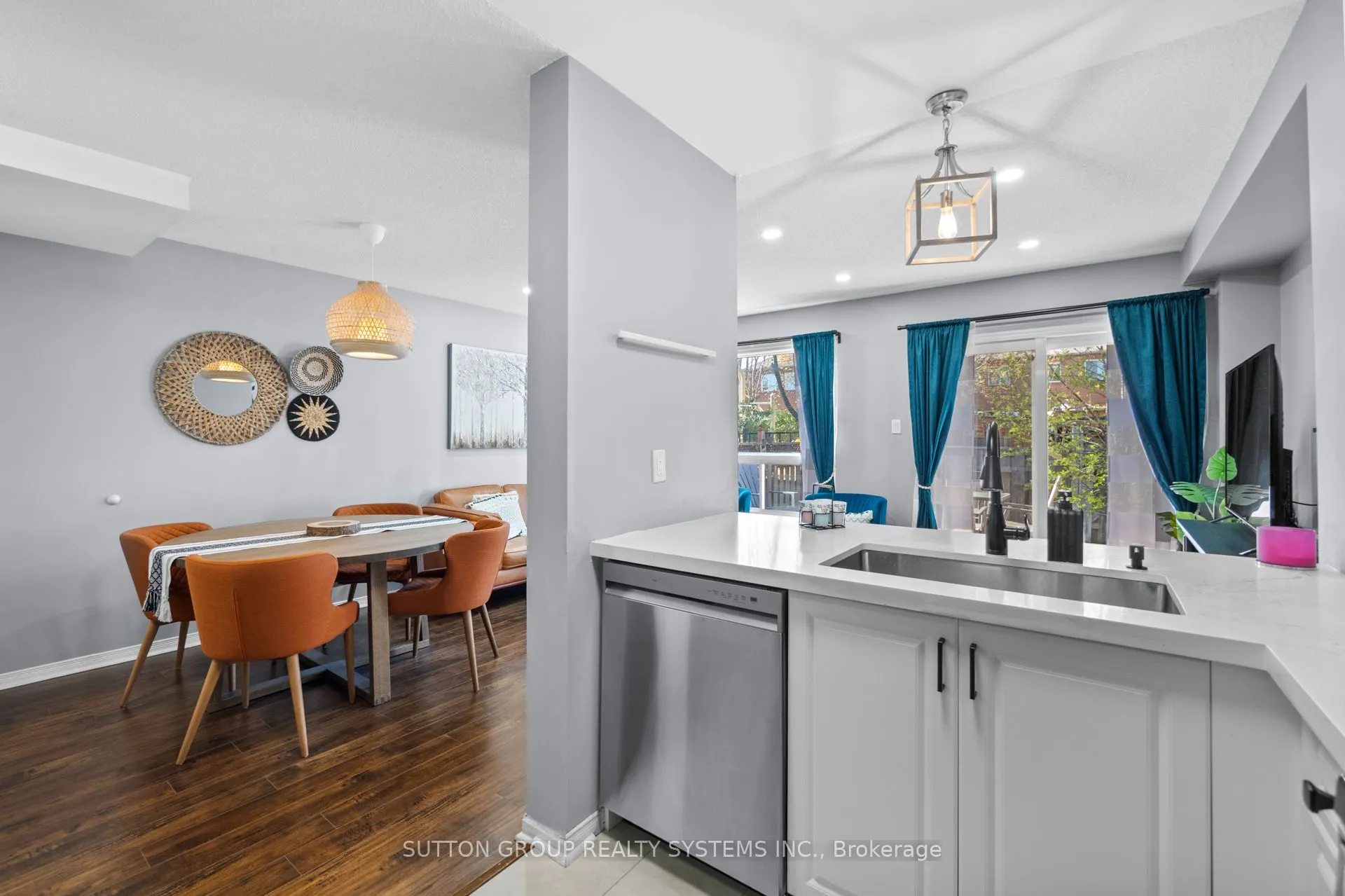 1995 Pine Grove Avenue, #33