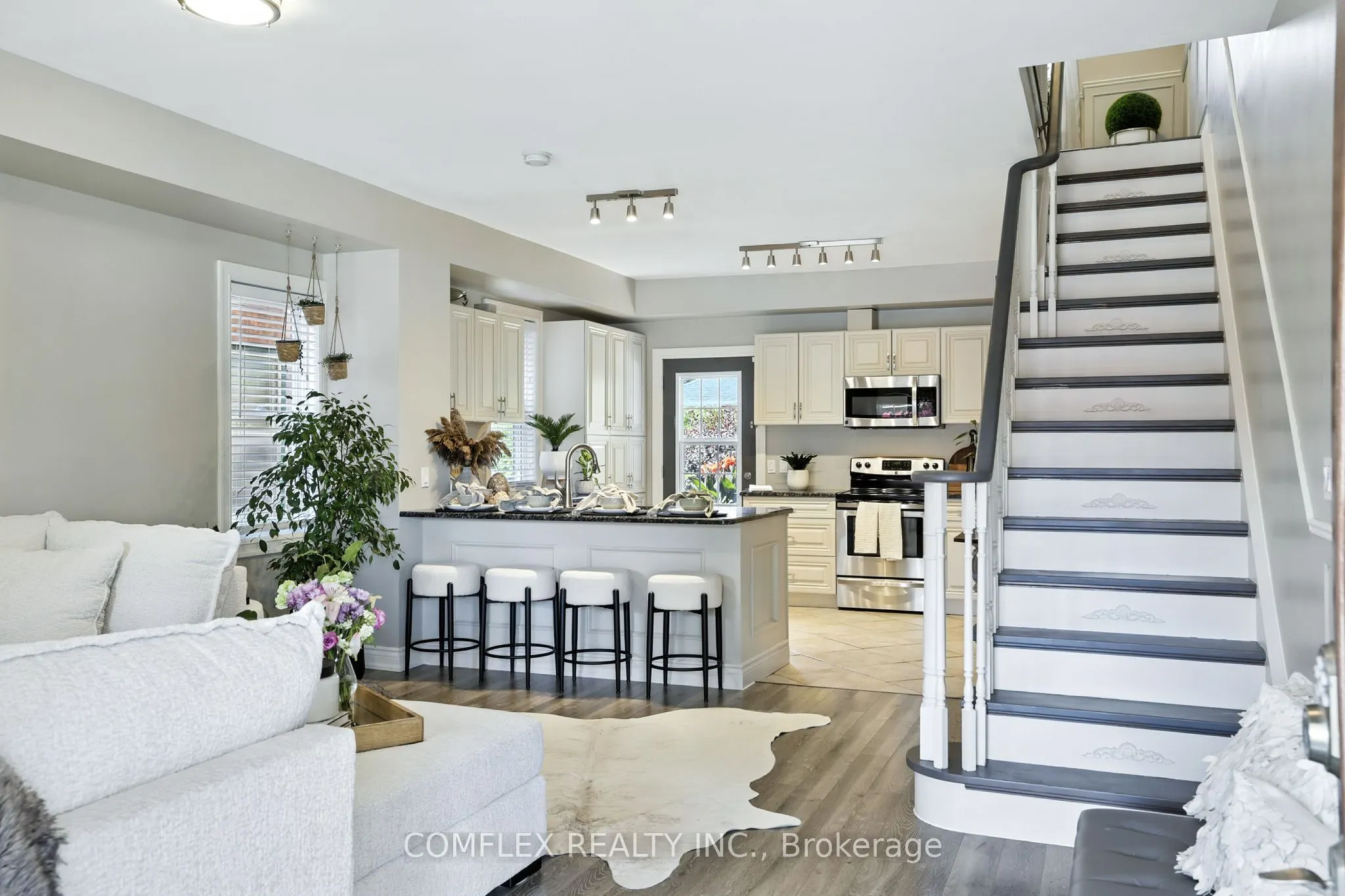 28 Liberty Street S