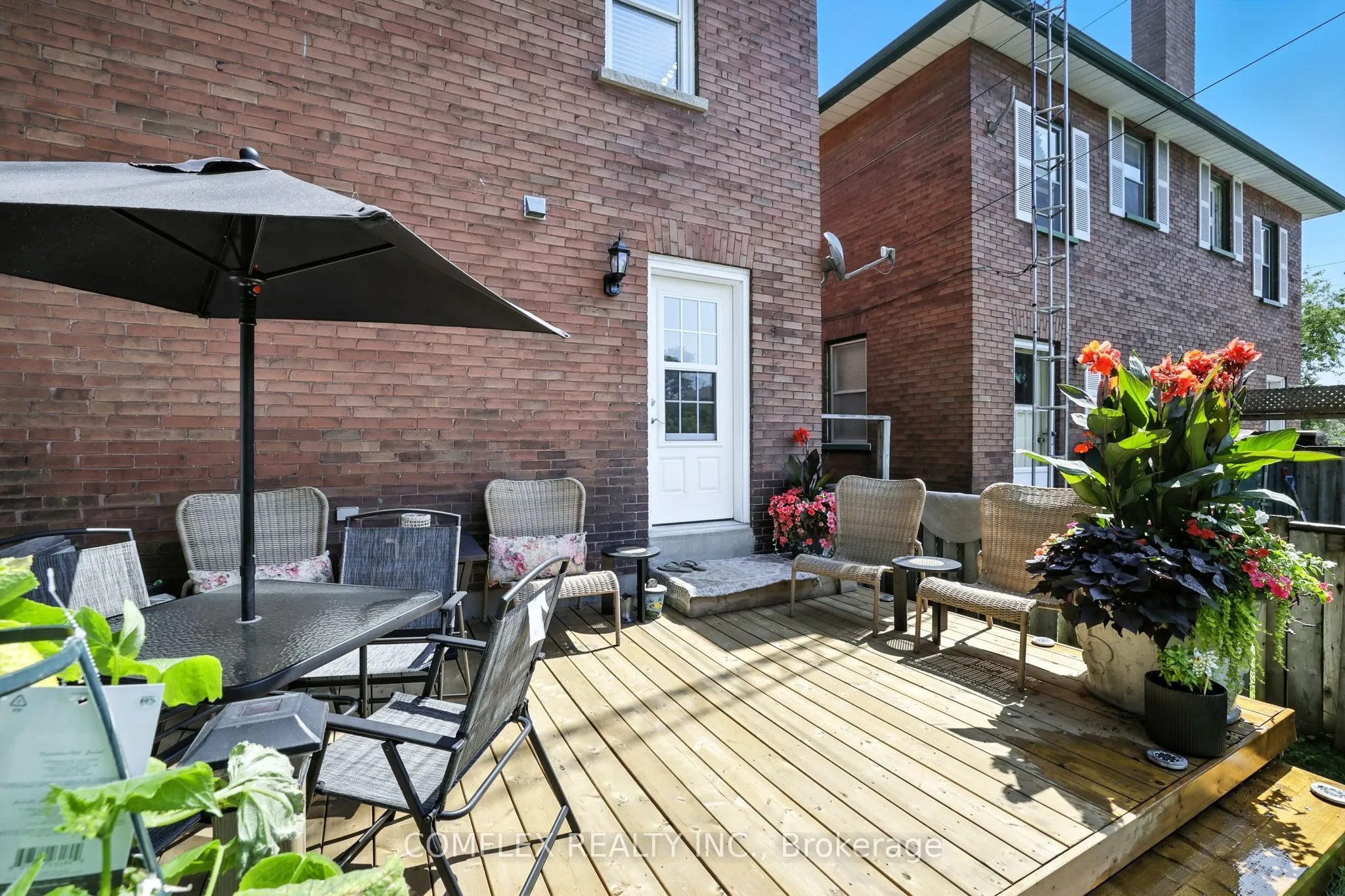 28 Liberty Street S