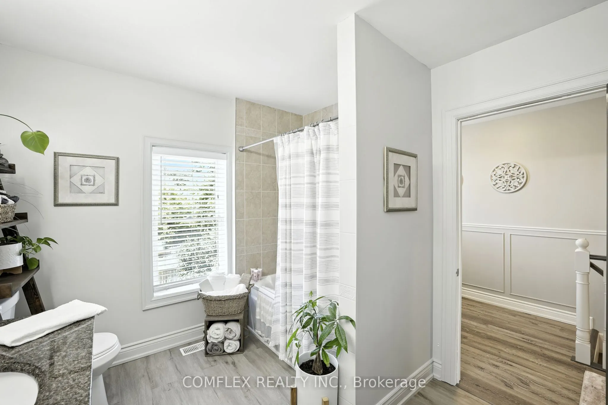 28 Liberty Street S