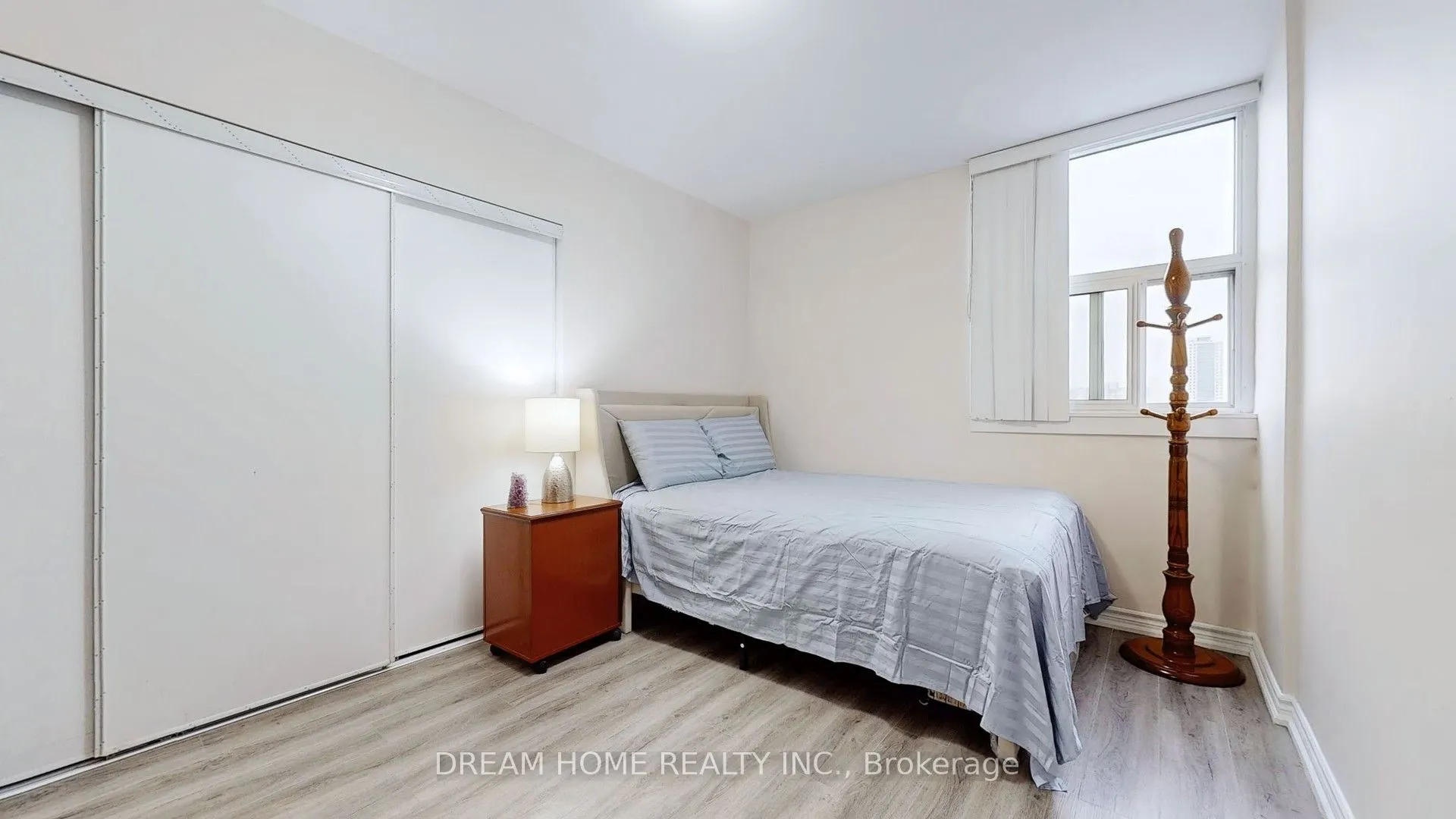 5 Massey Square, #1815