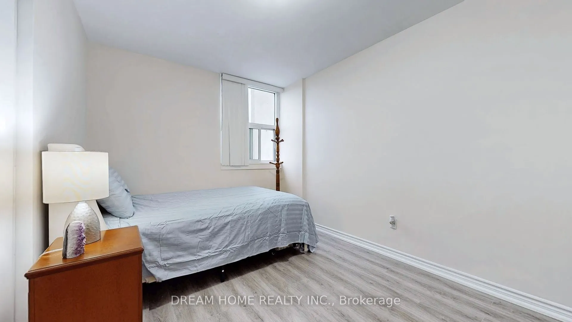 5 Massey Square, #1815