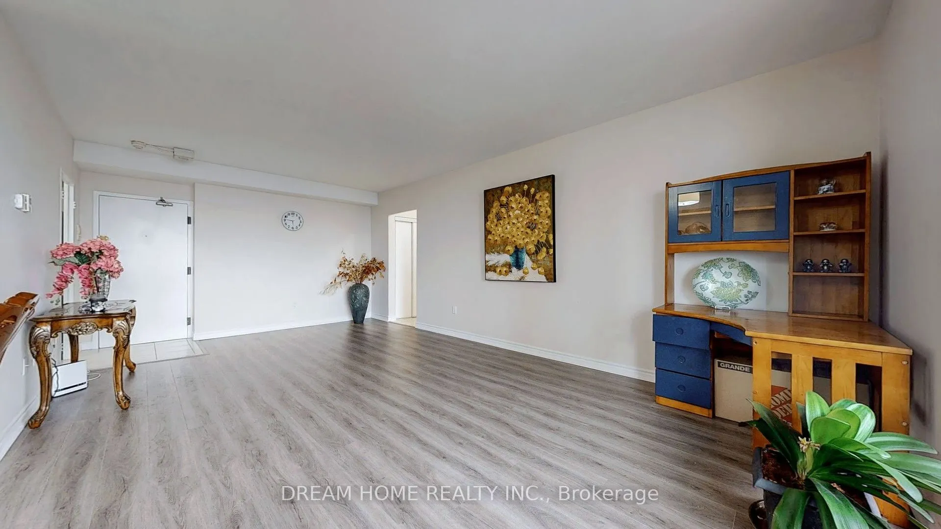 5 Massey Square, #1815