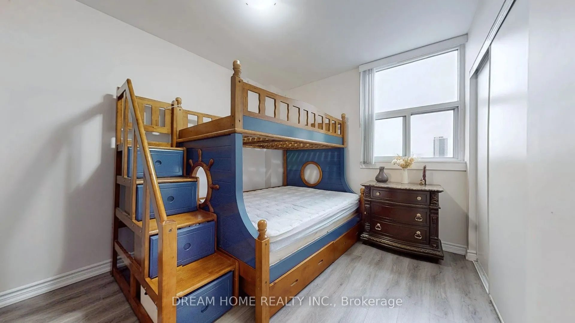 5 Massey Square, #1815