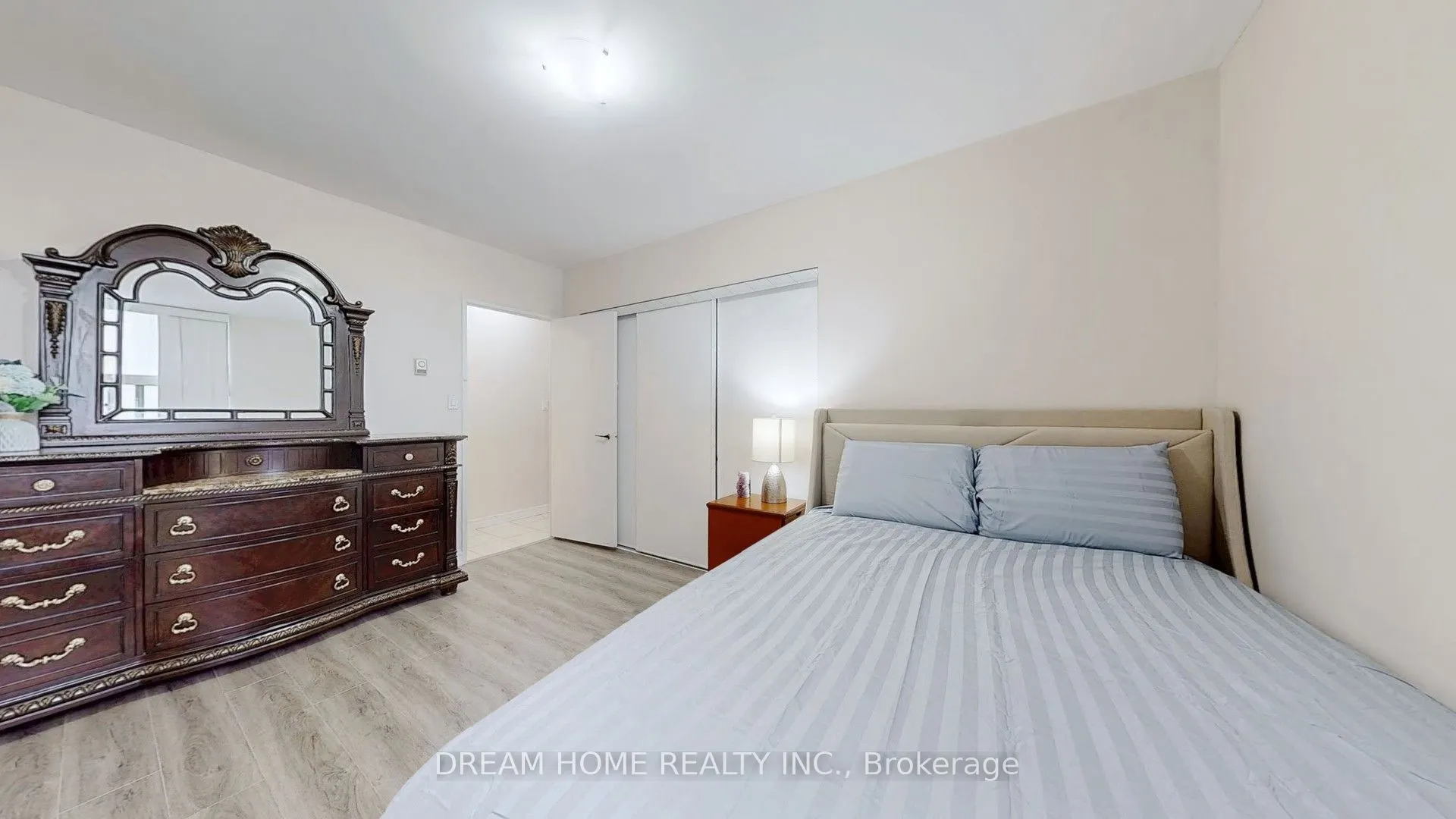 5 Massey Square, #1815