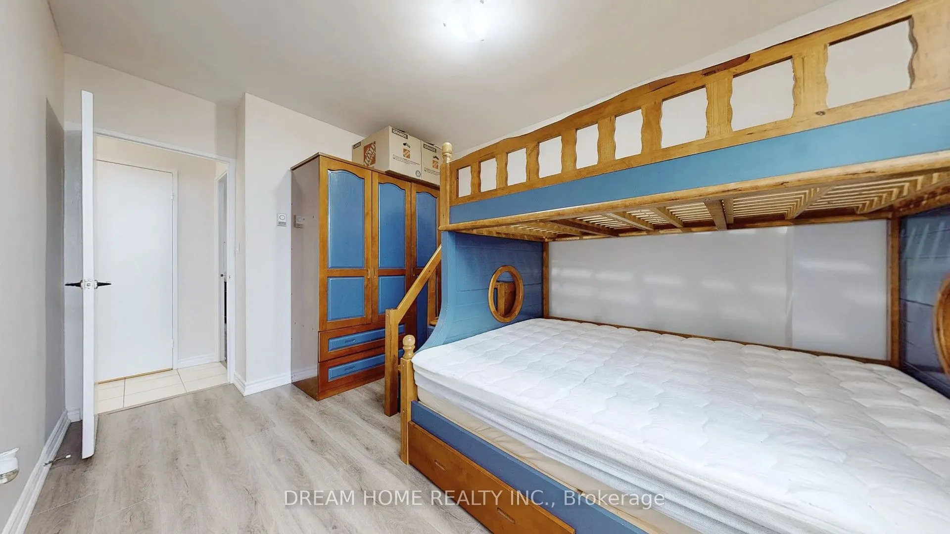 5 Massey Square, #1815
