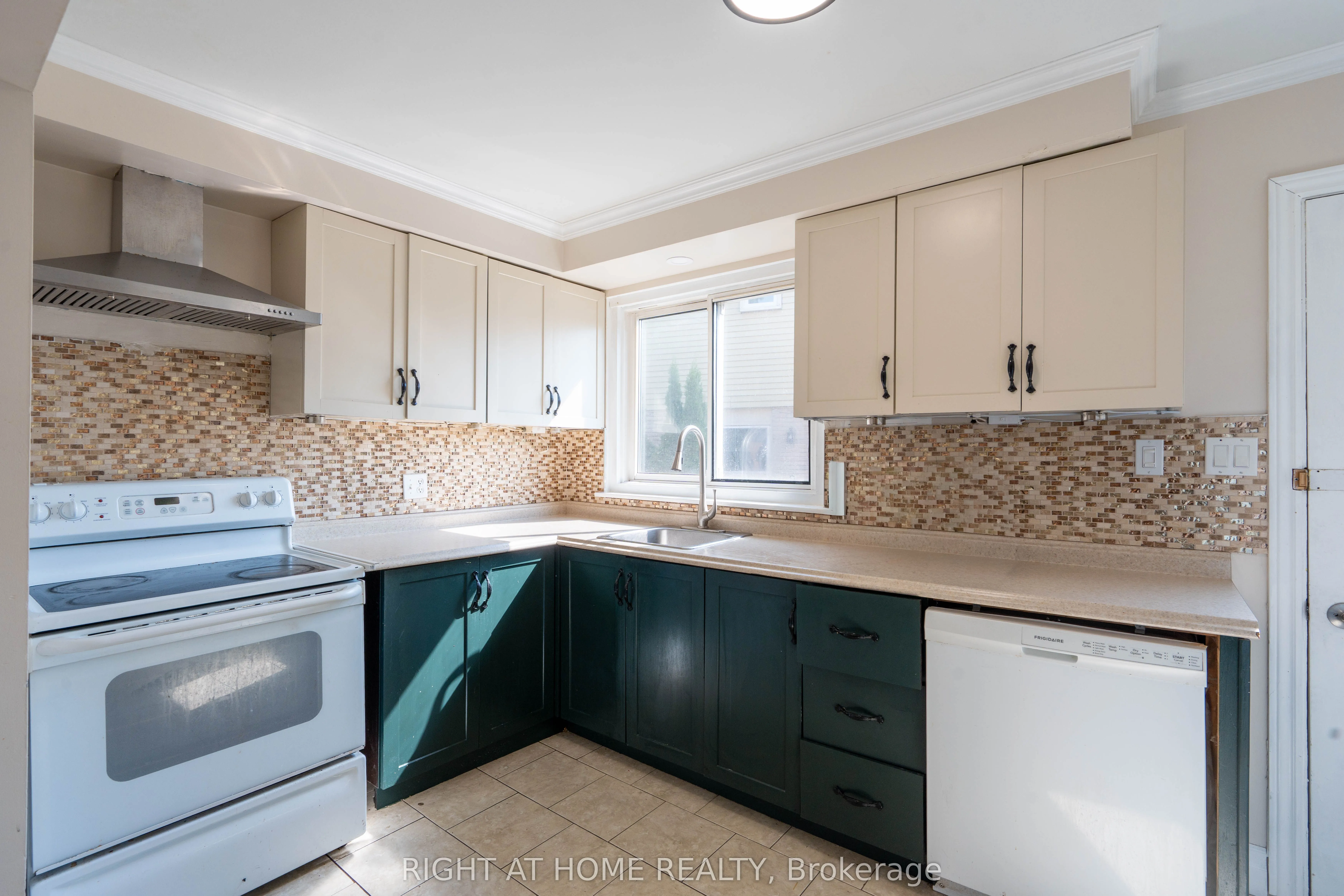 649 Balsam Crescent