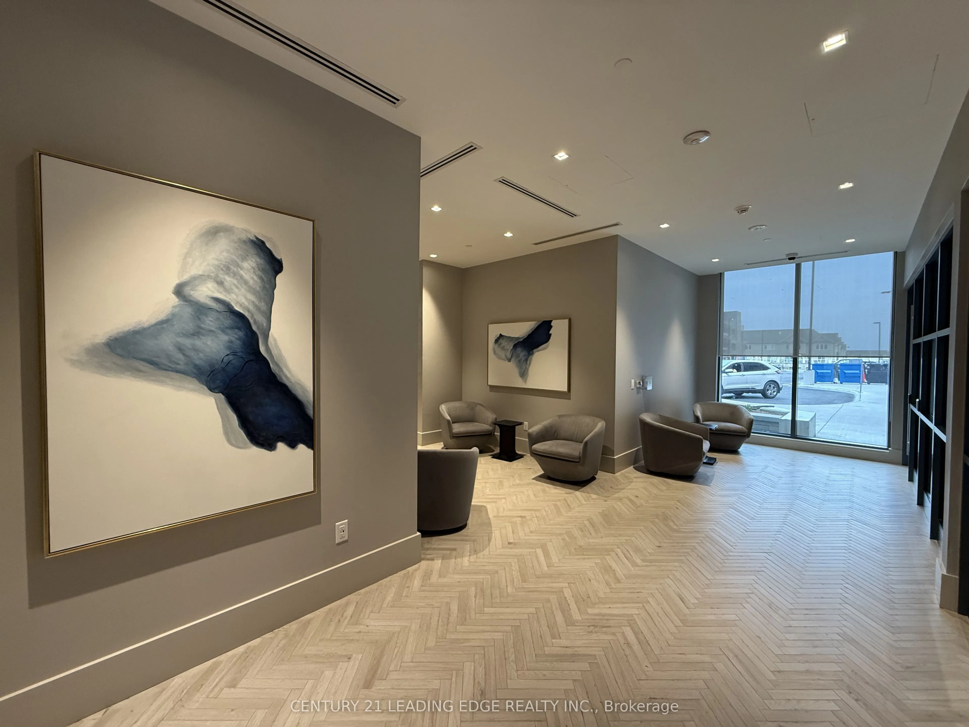 2545 Simcoe Street N, #810