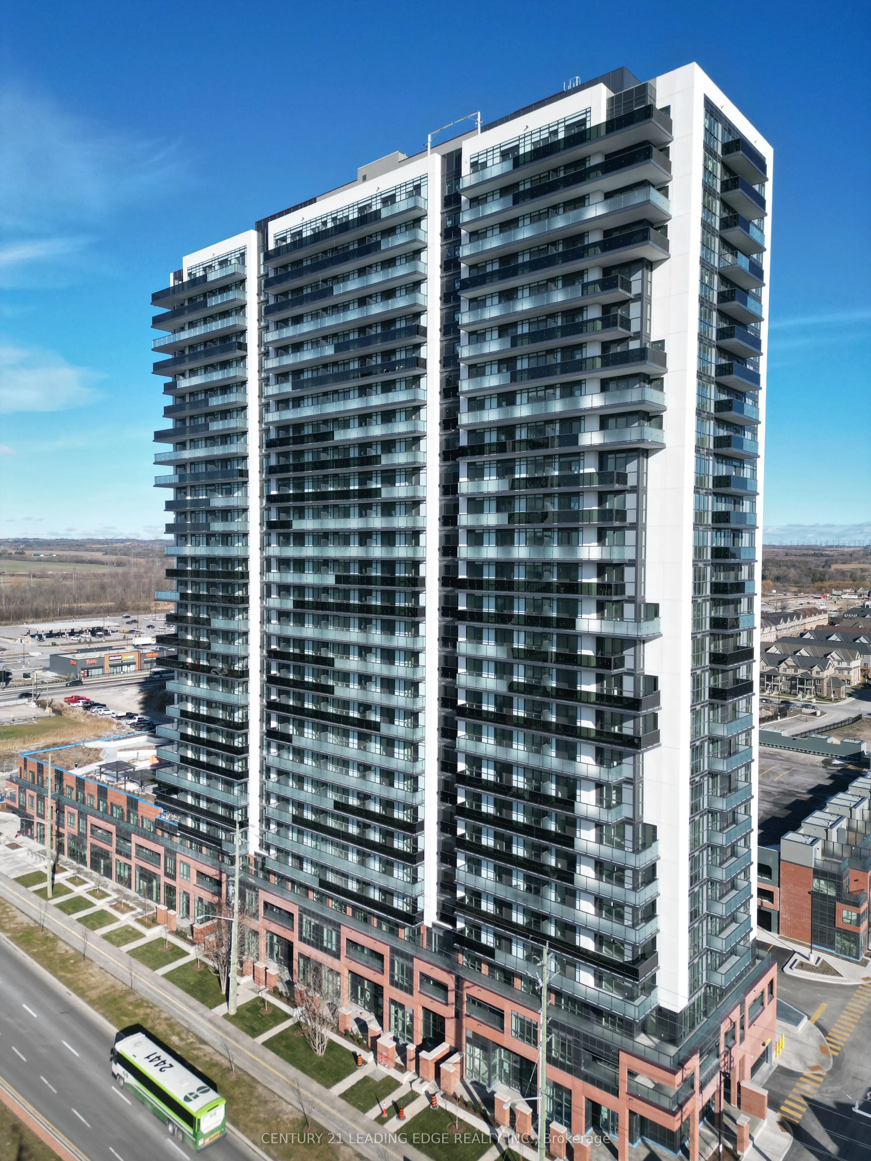 2545 Simcoe Street N, #810