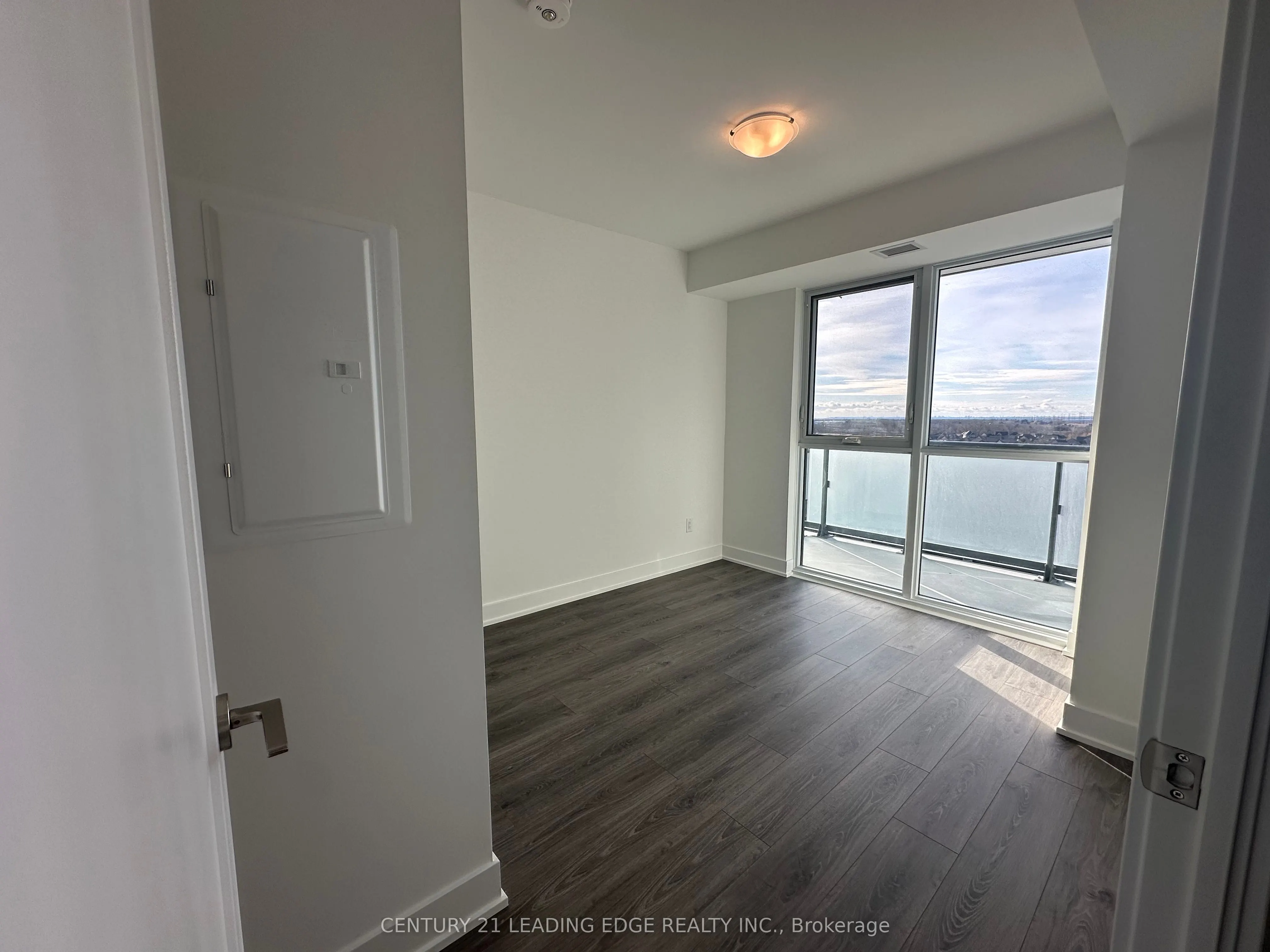 2545 Simcoe Street N, #810