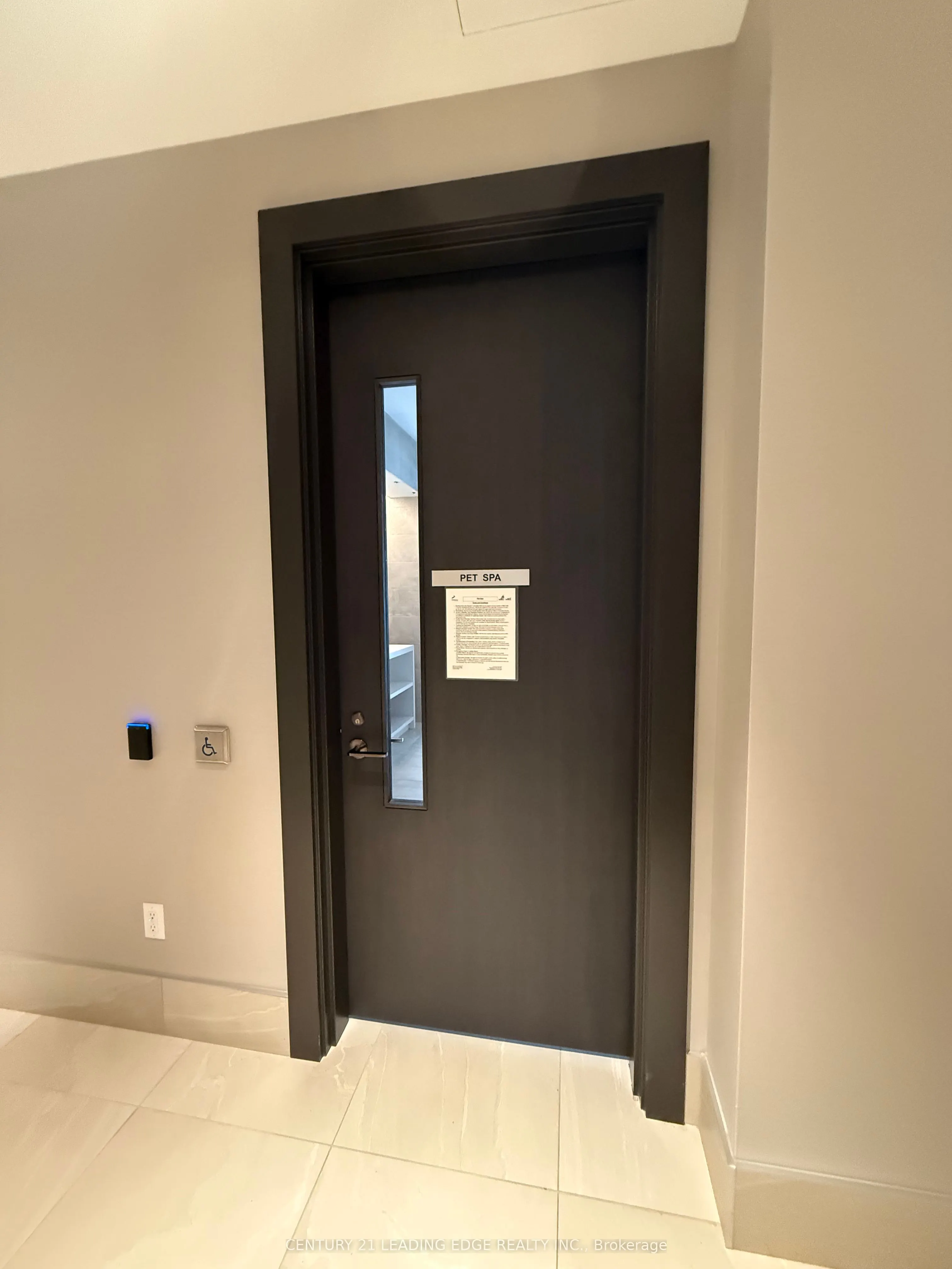 2545 Simcoe Street N, #810