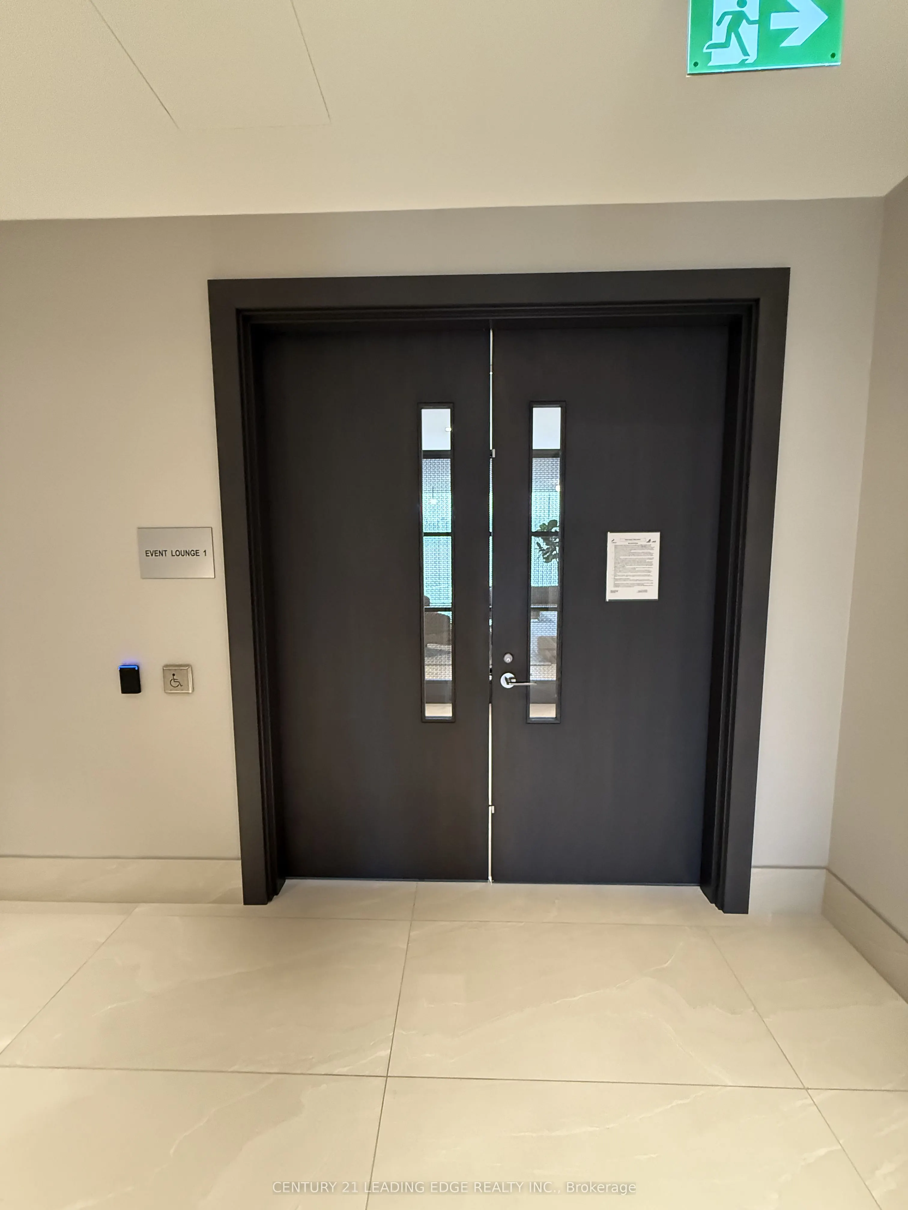 2545 Simcoe Street N, #810