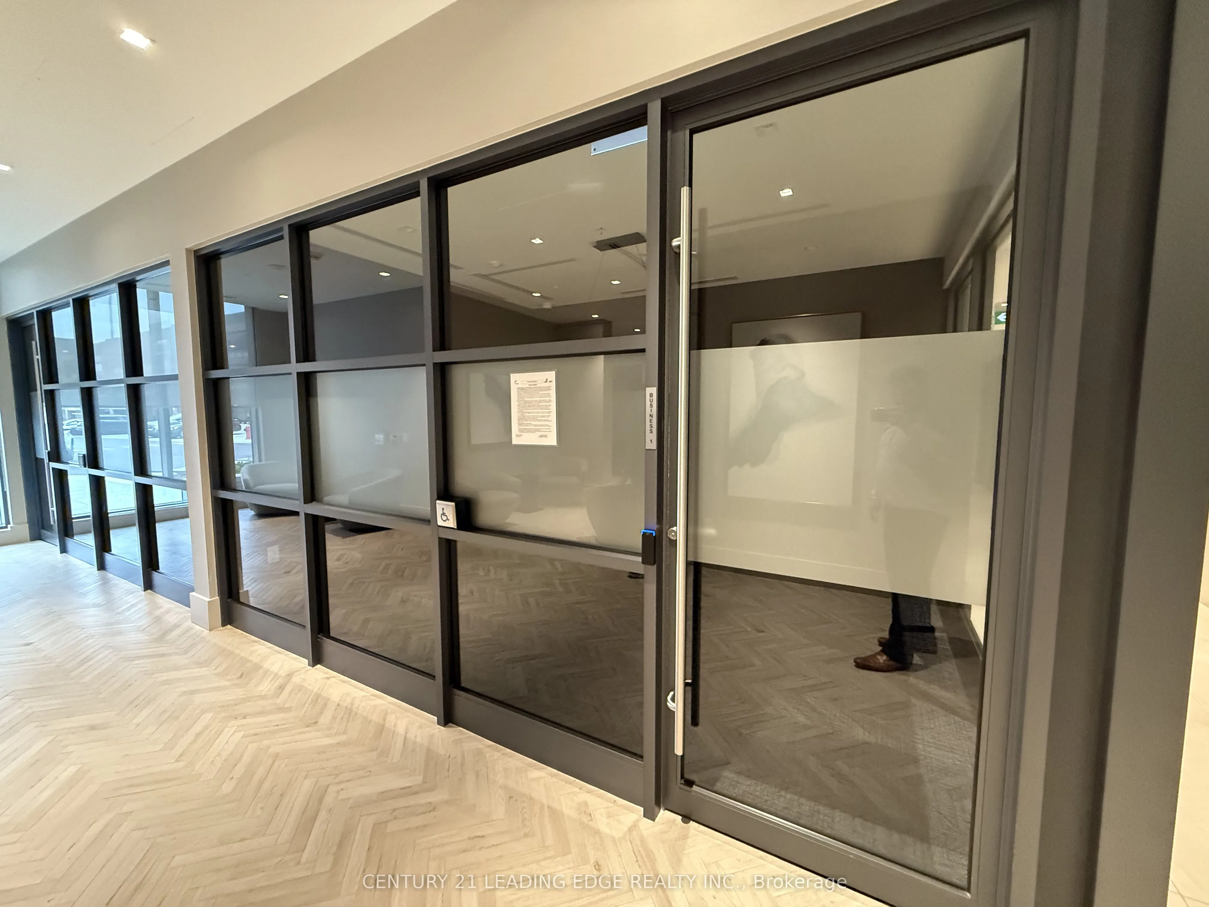 2545 Simcoe Street N, #810