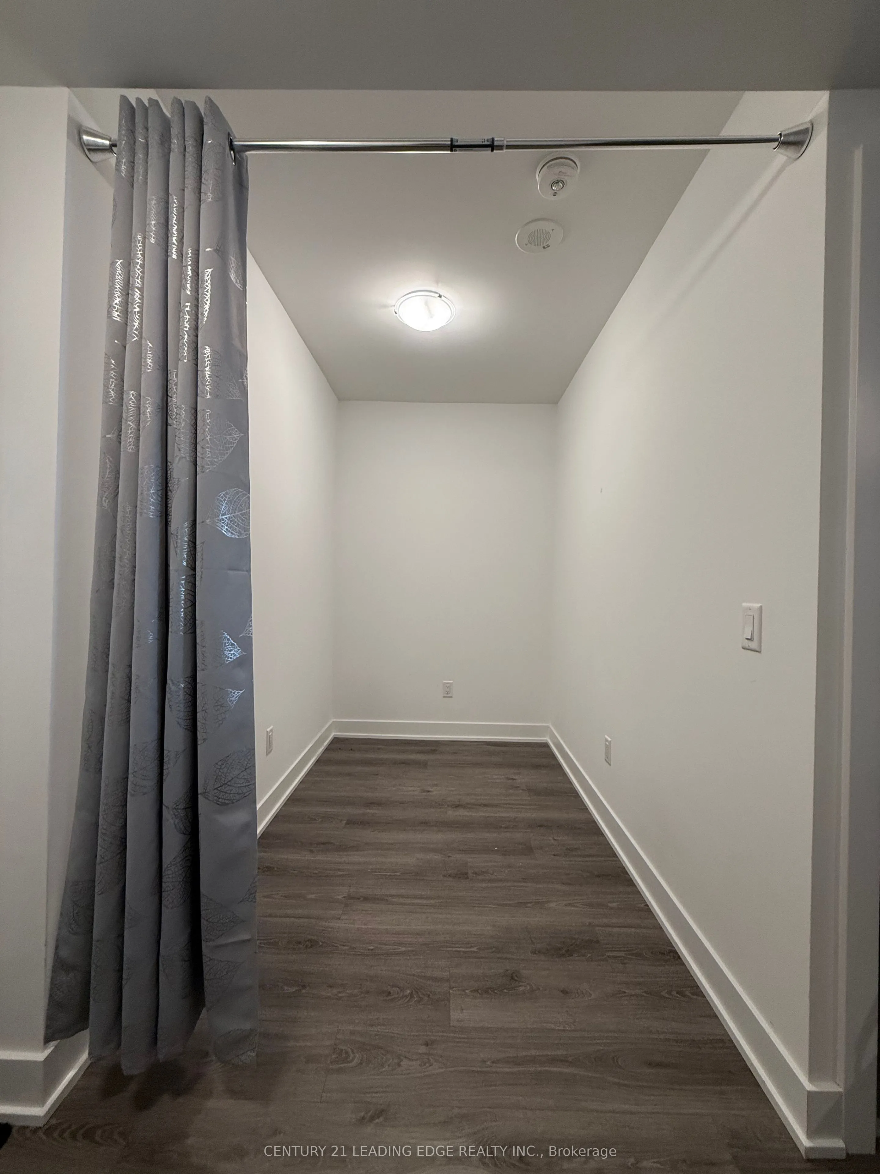 2545 Simcoe Street N, #810