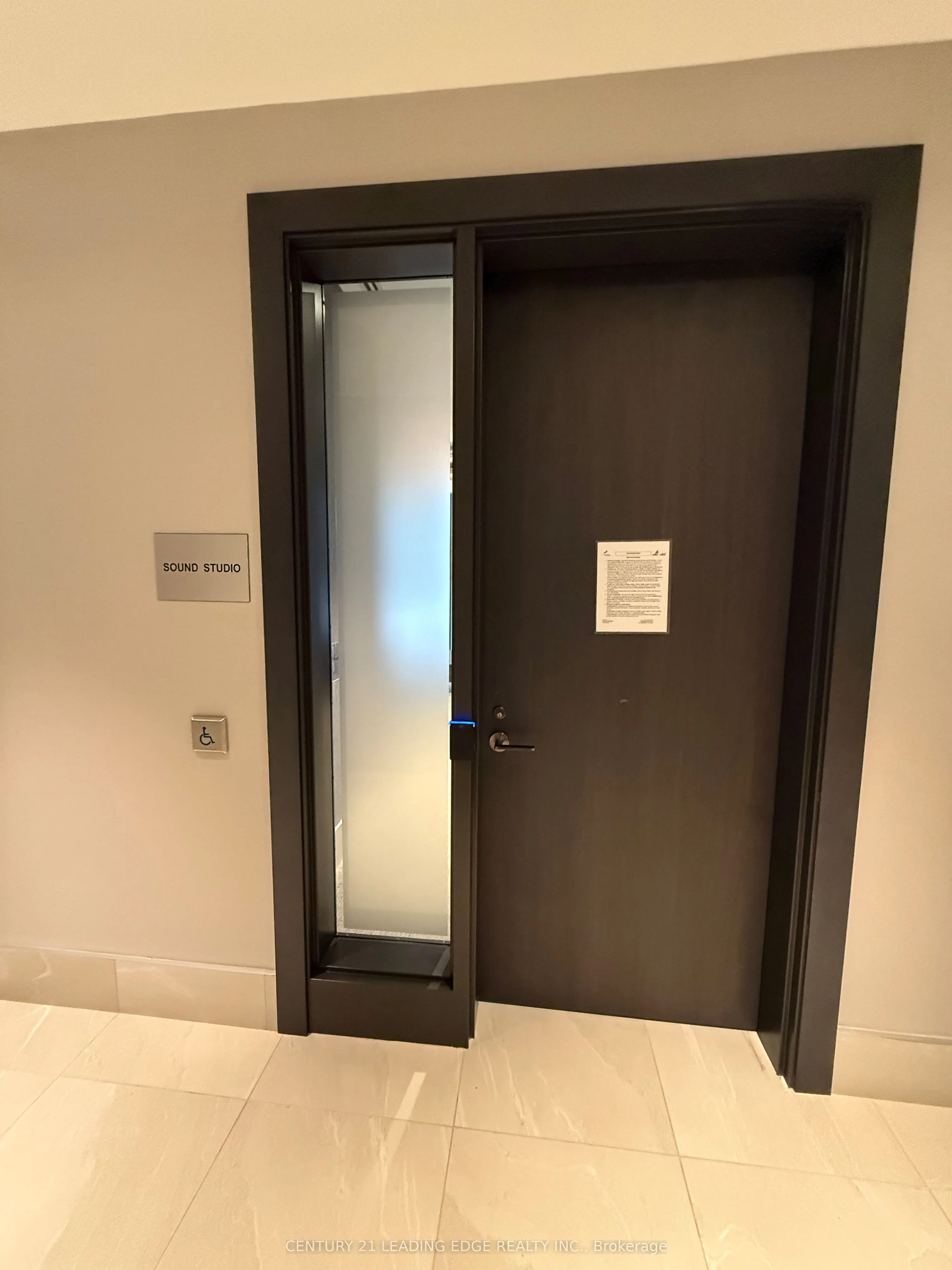 2545 Simcoe Street N, #810