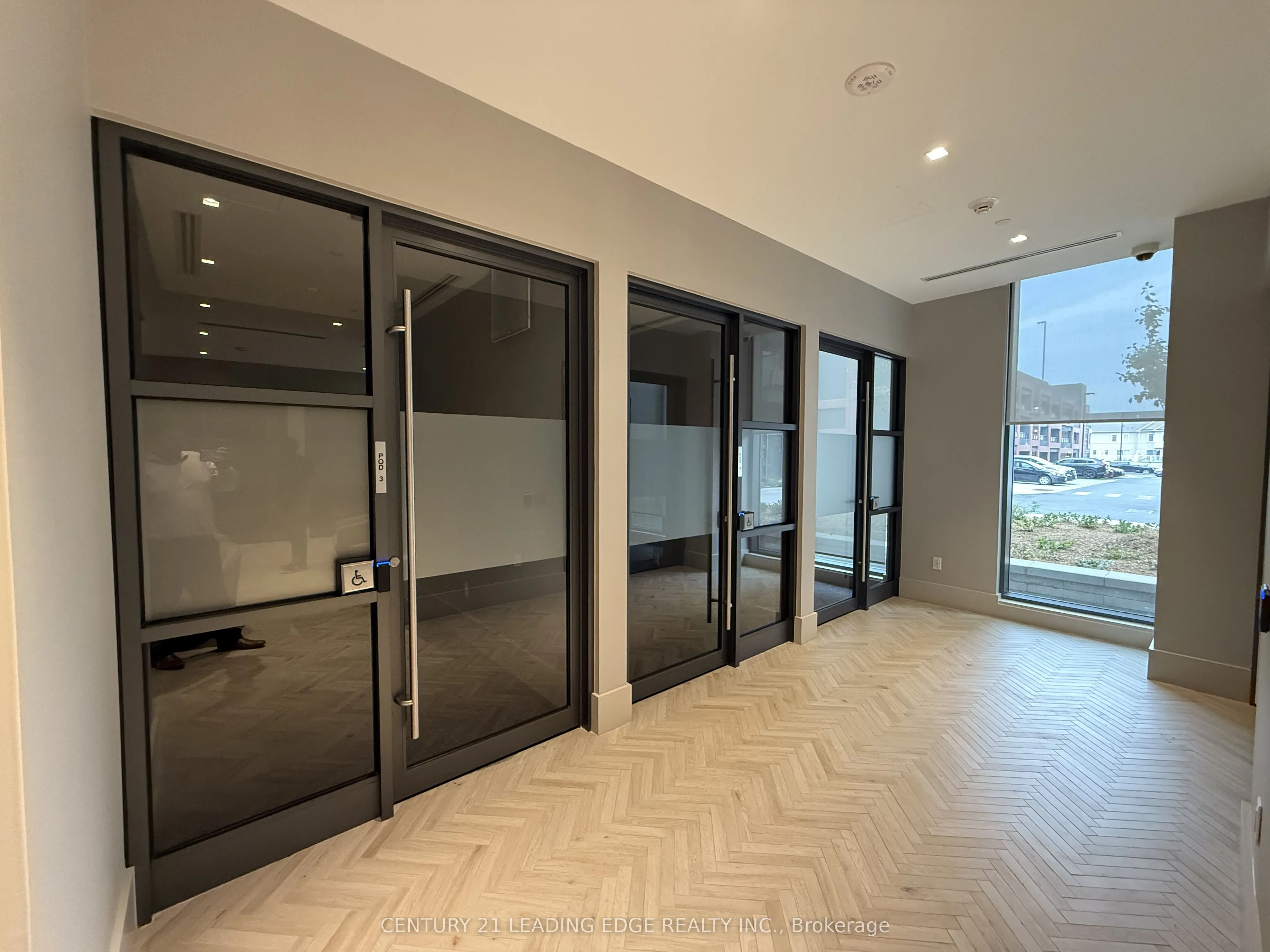 2545 Simcoe Street N, #810