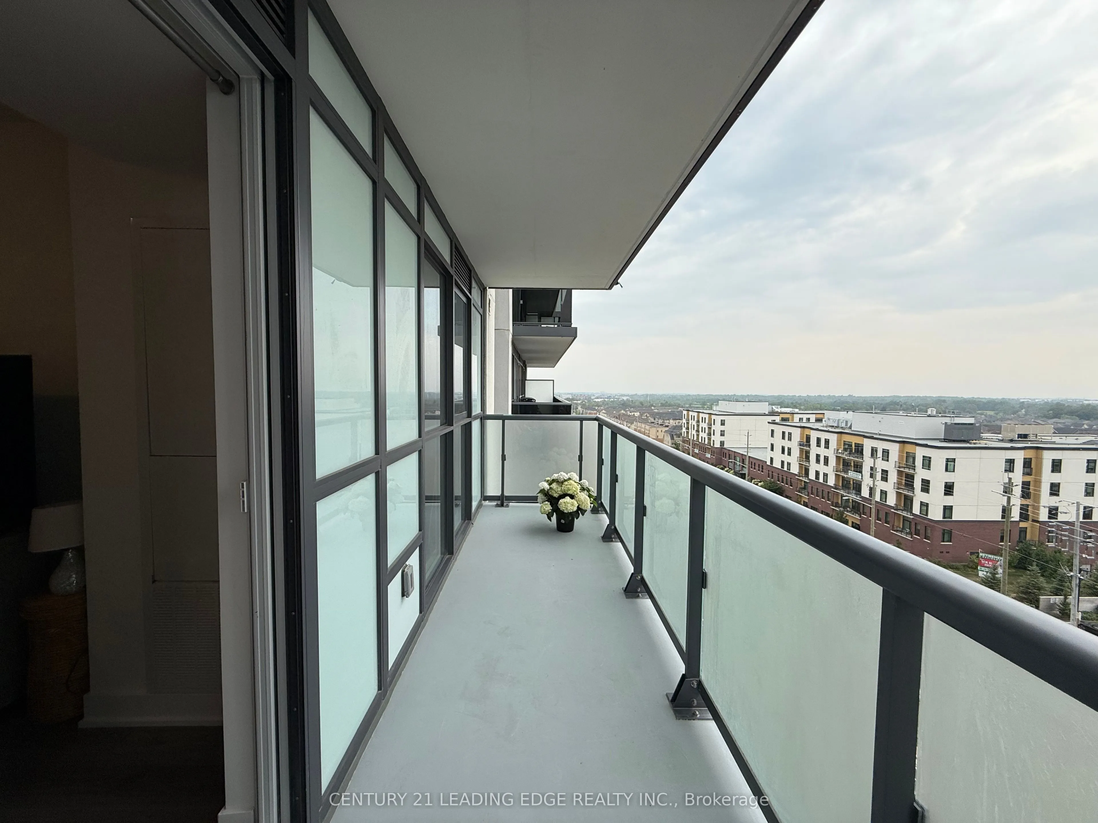 2545 Simcoe Street N, #810