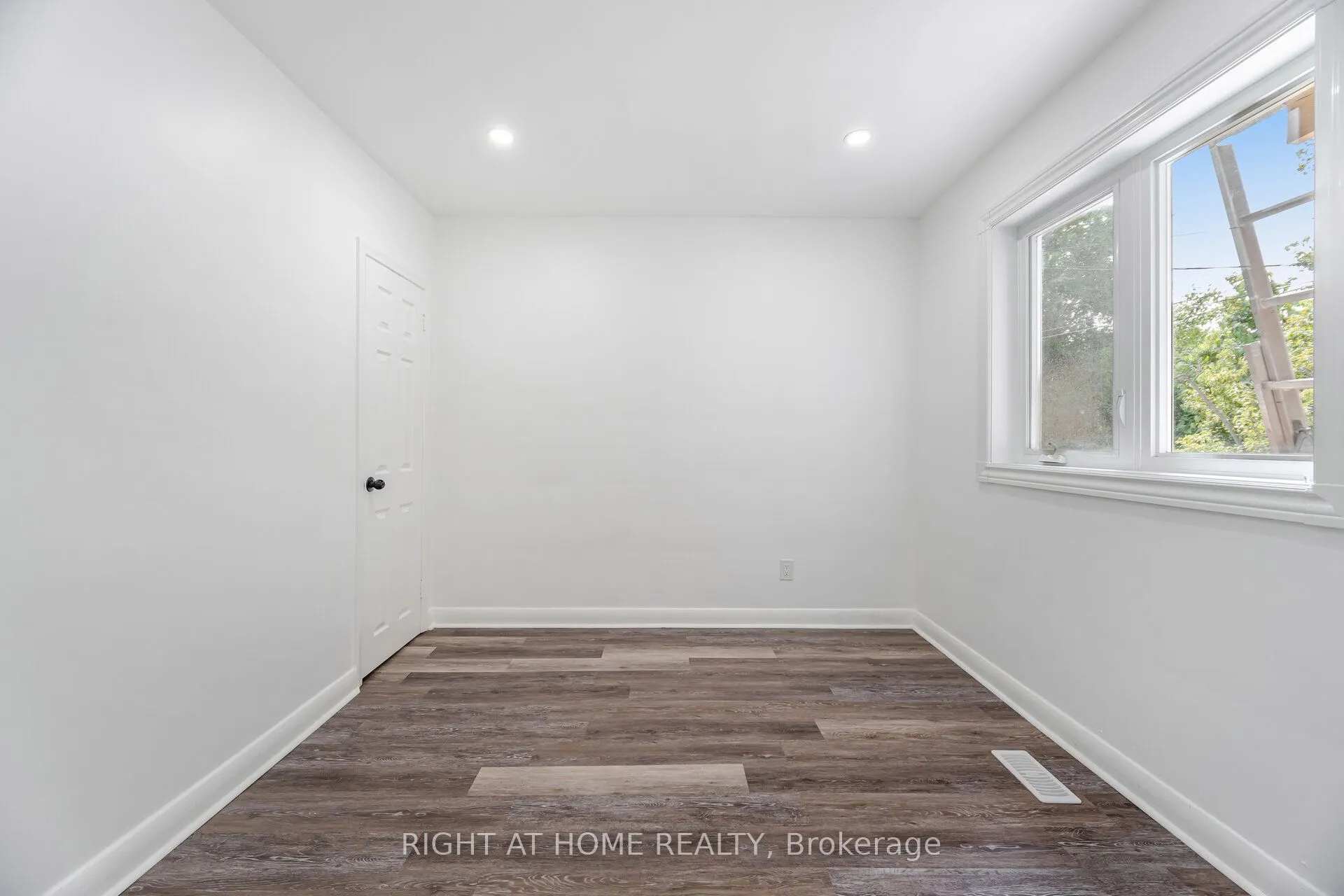 348 Bellamy Road N