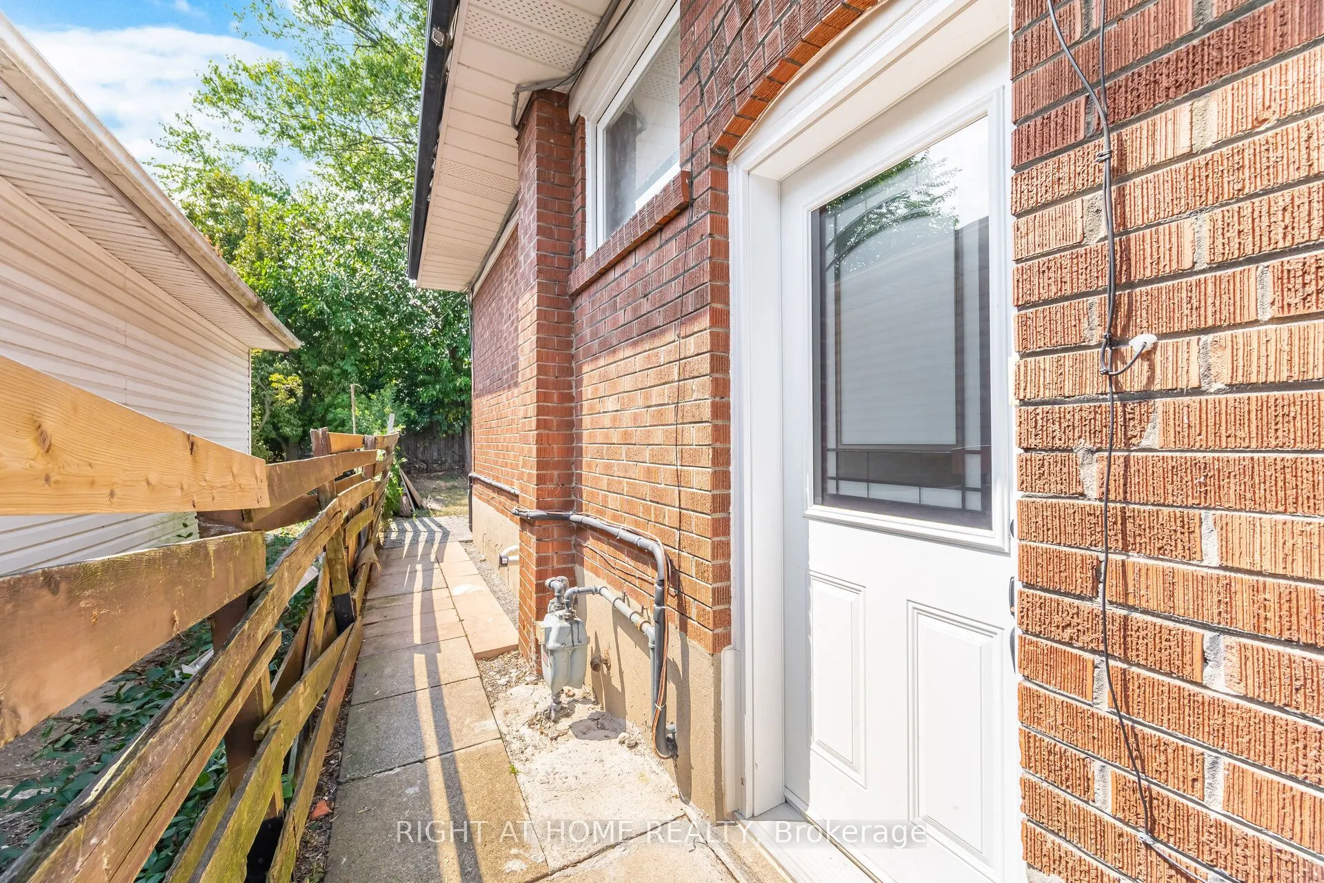 348 Bellamy Road N