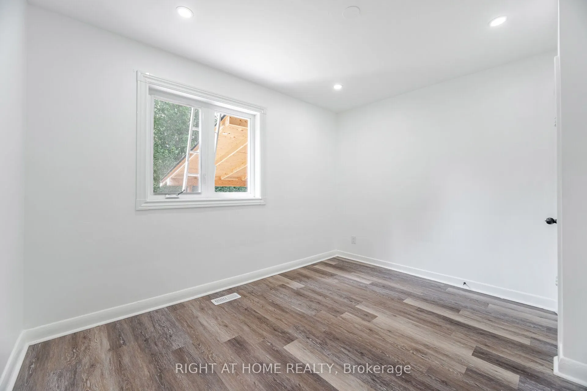 348 Bellamy Road N