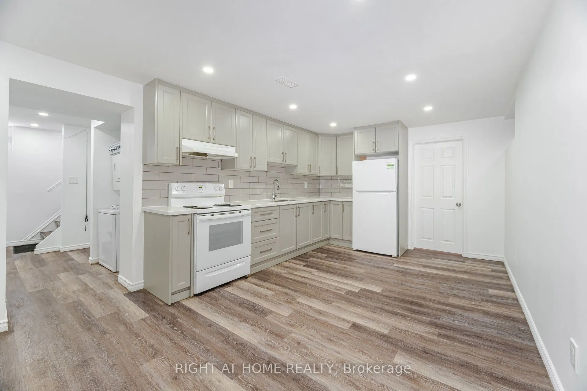 348 Bellamy Road N