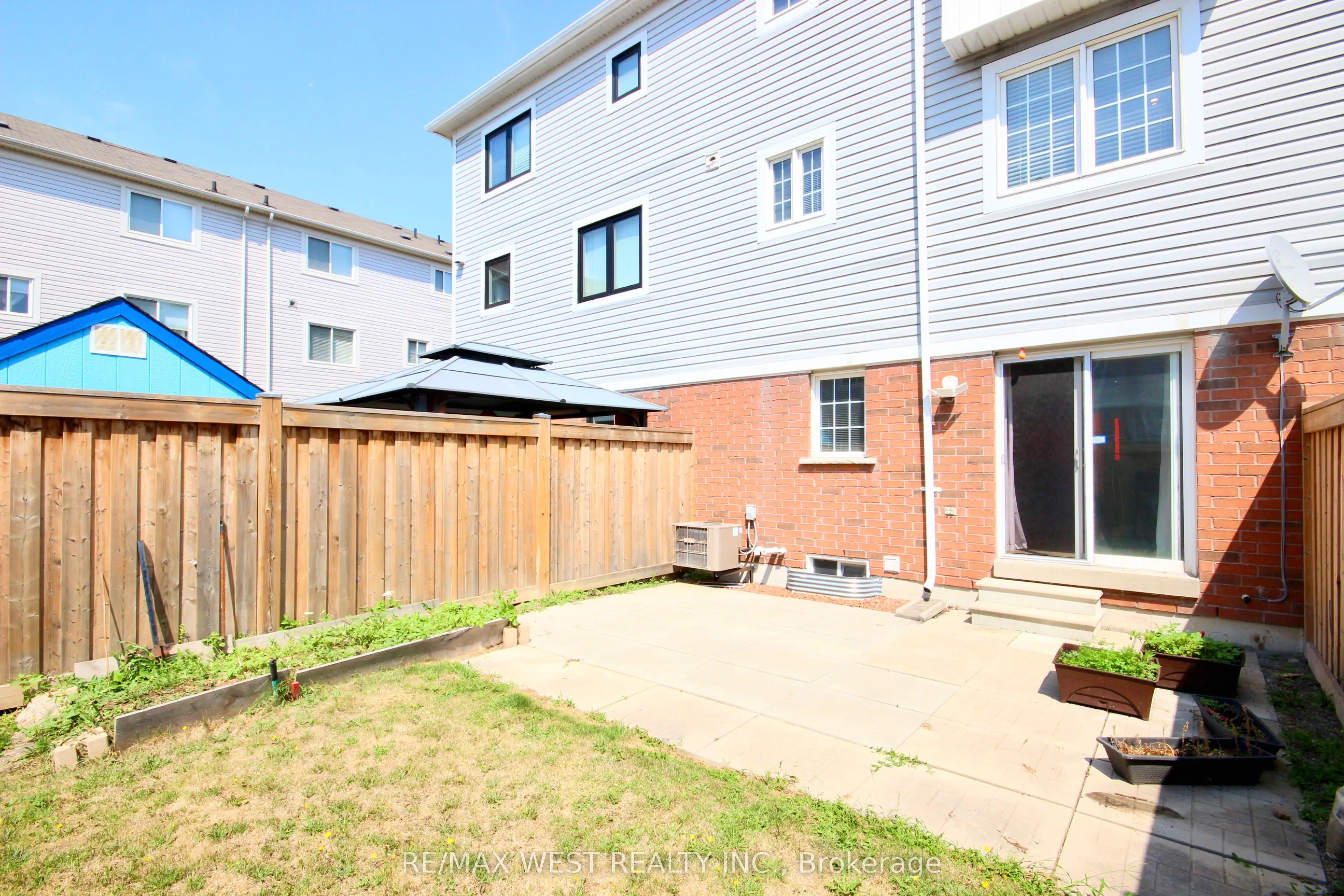 861 Bourne Crescent