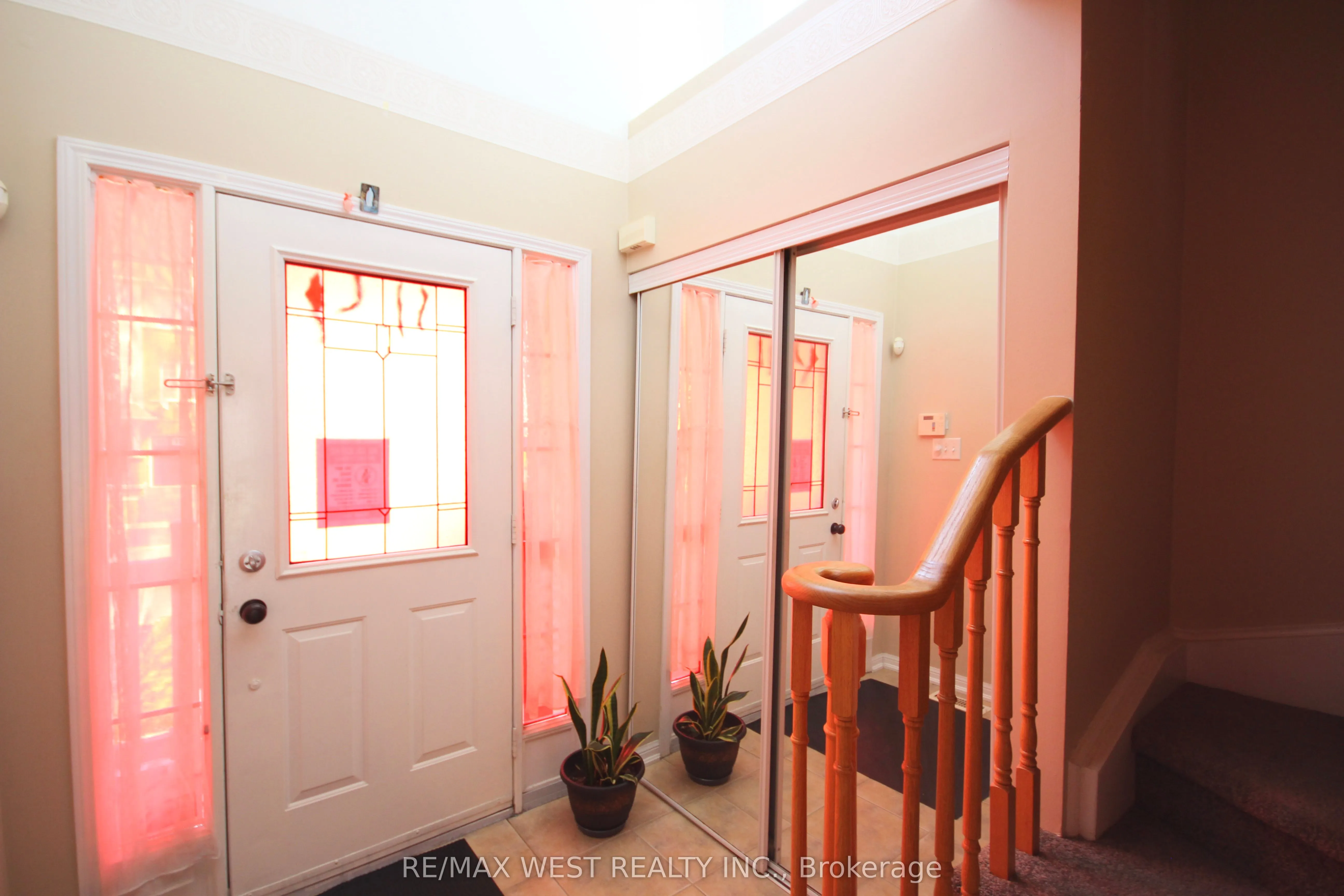 861 Bourne Crescent