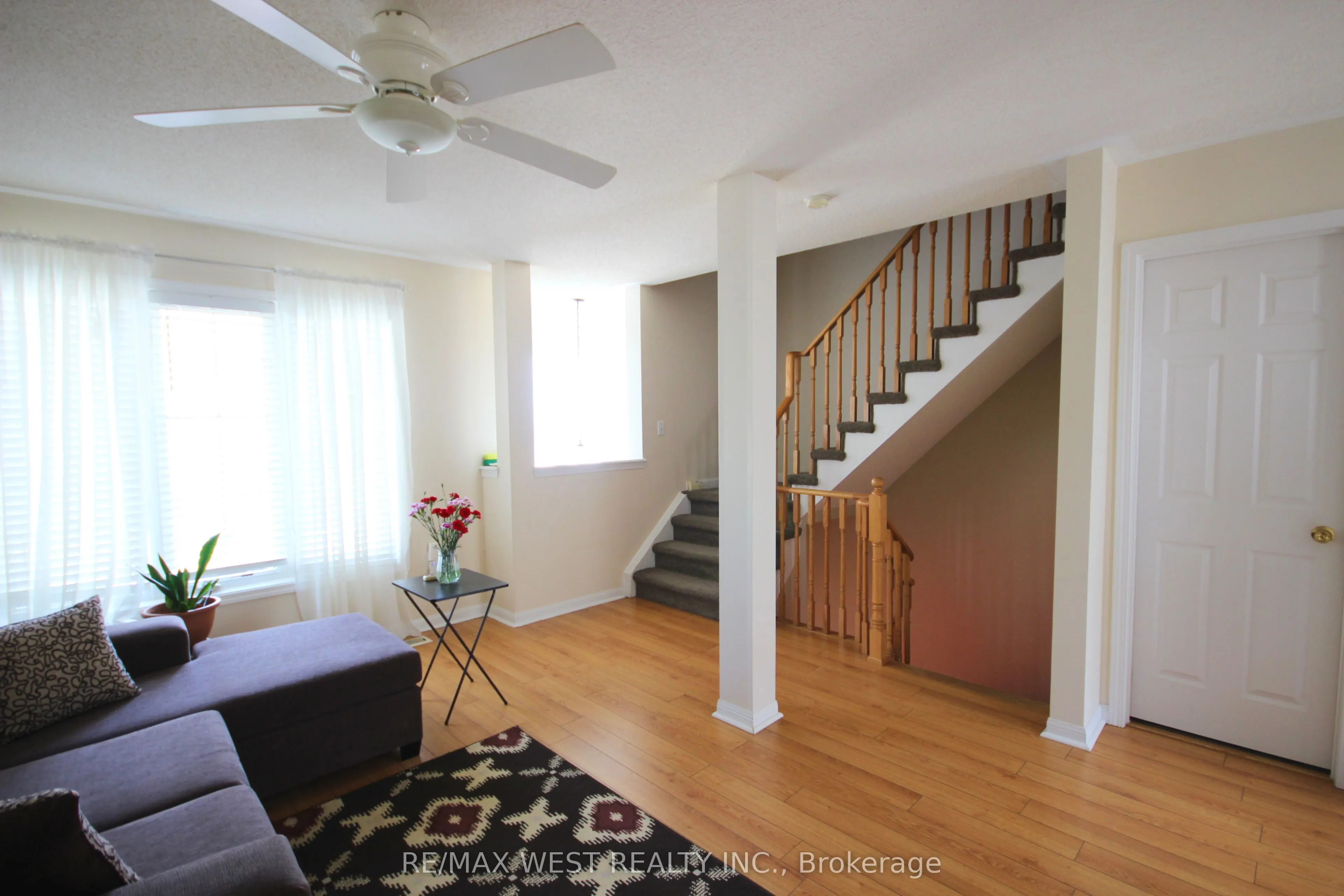 861 Bourne Crescent