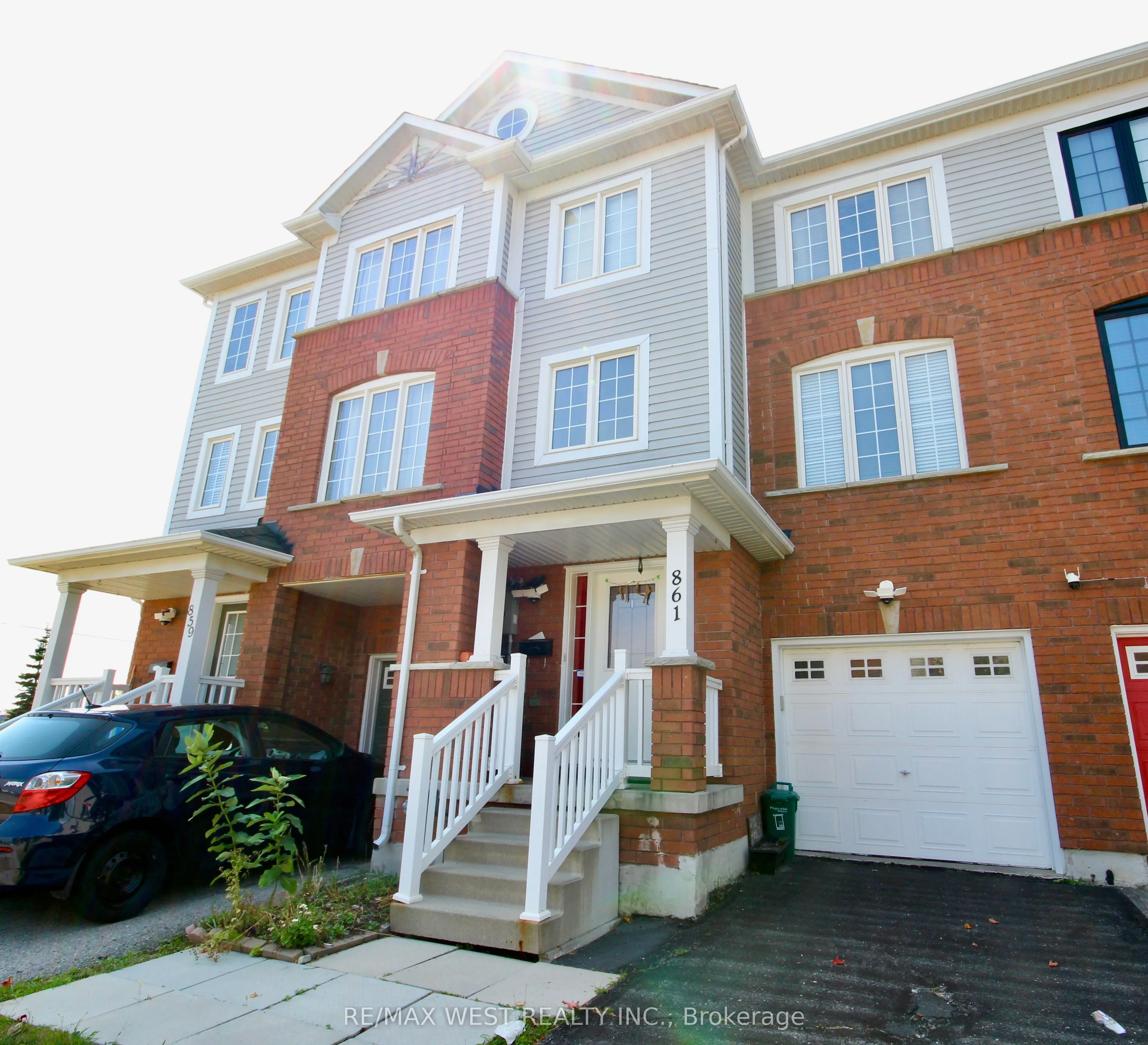 861 Bourne Crescent