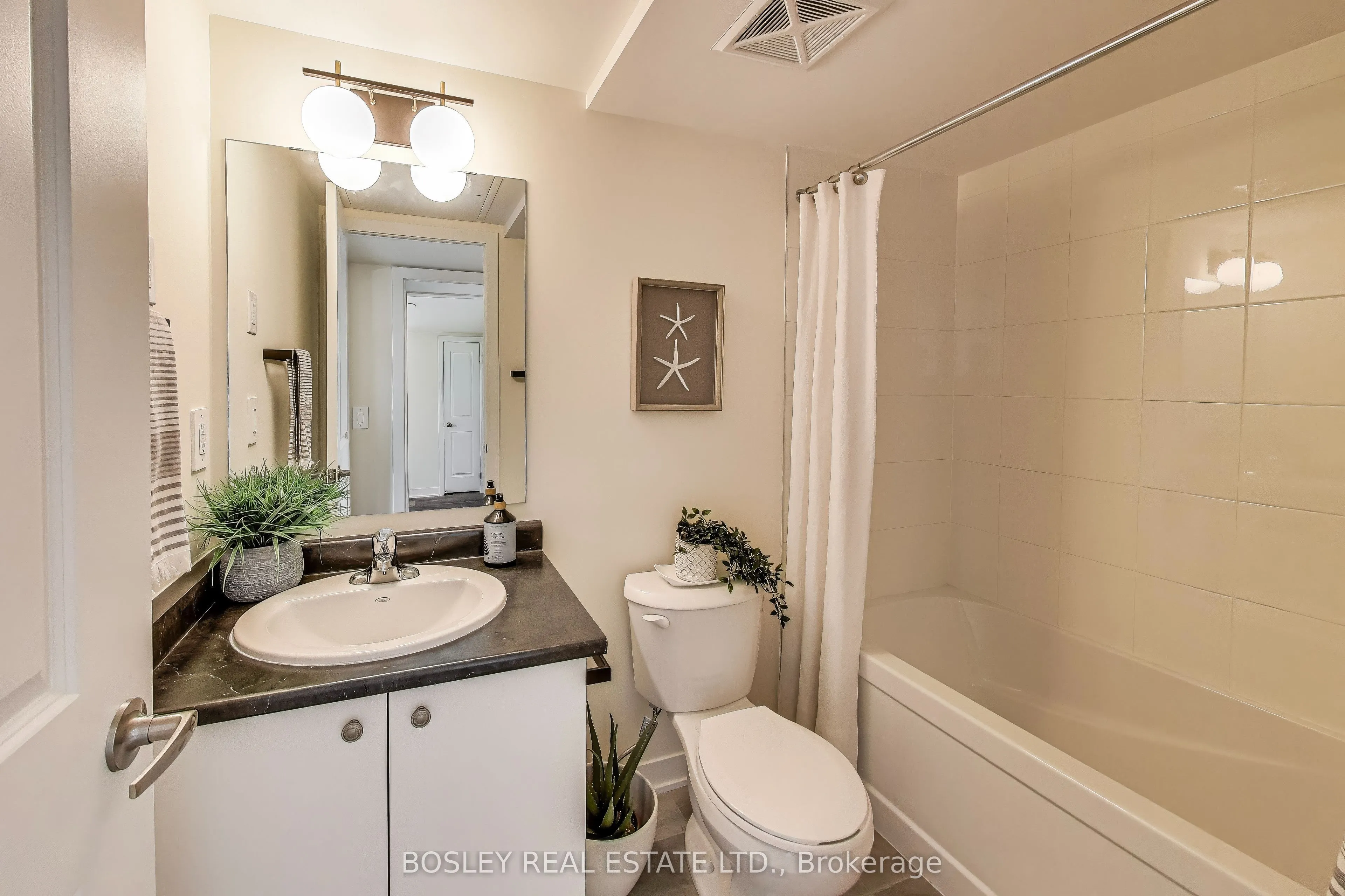 1695 Dersan Street, #206