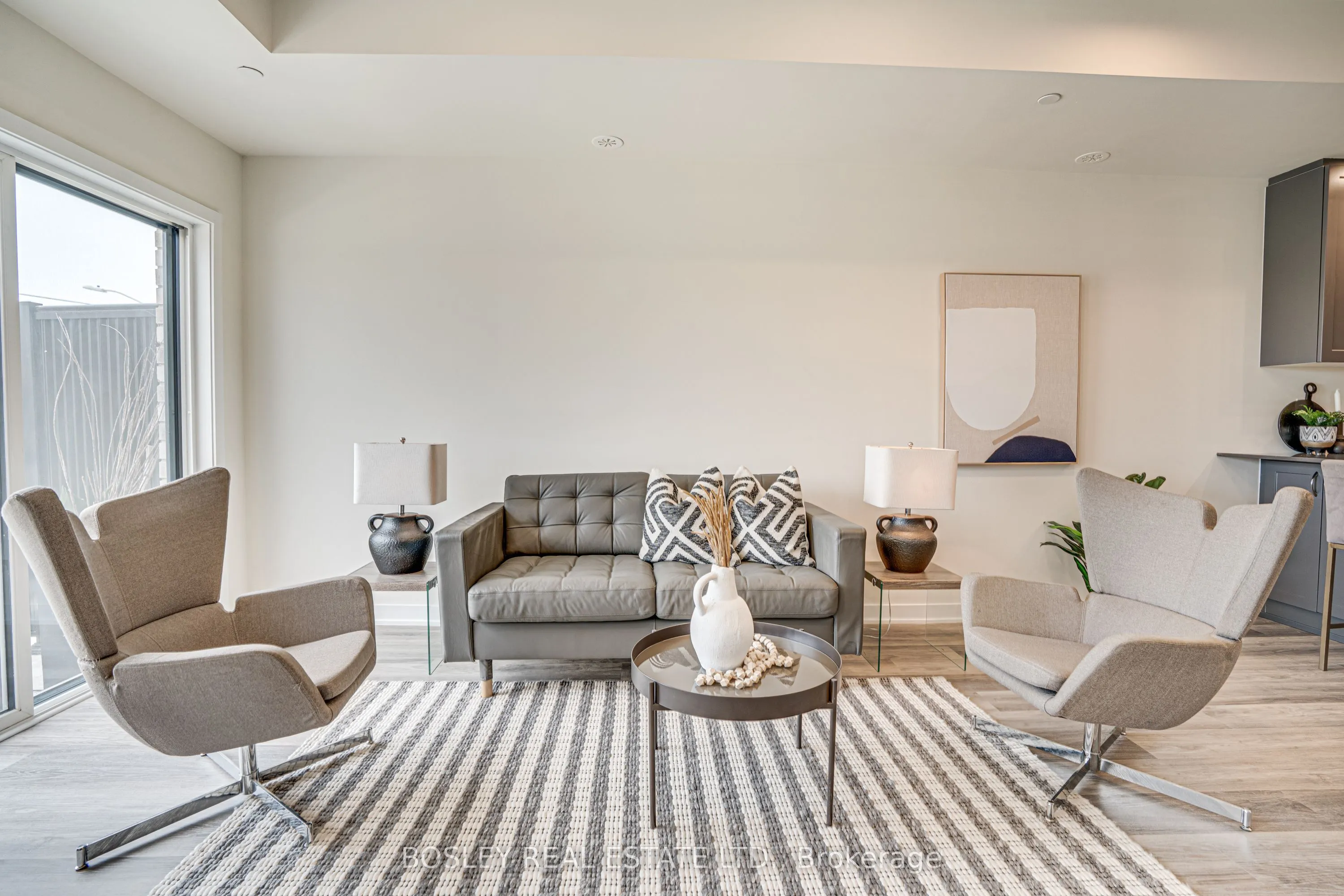 1695 Dersan Street, #206