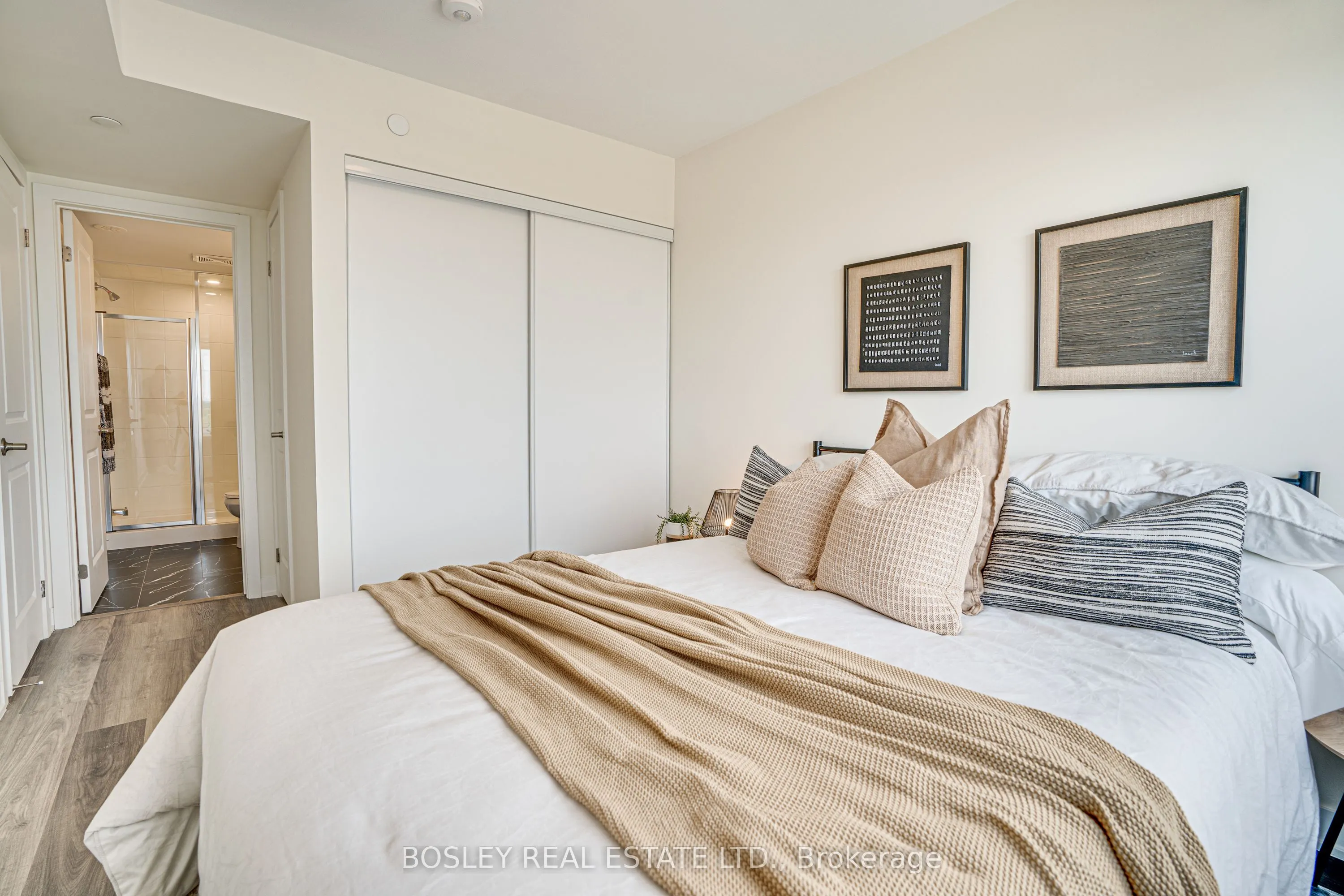 1695 Dersan Street, #206