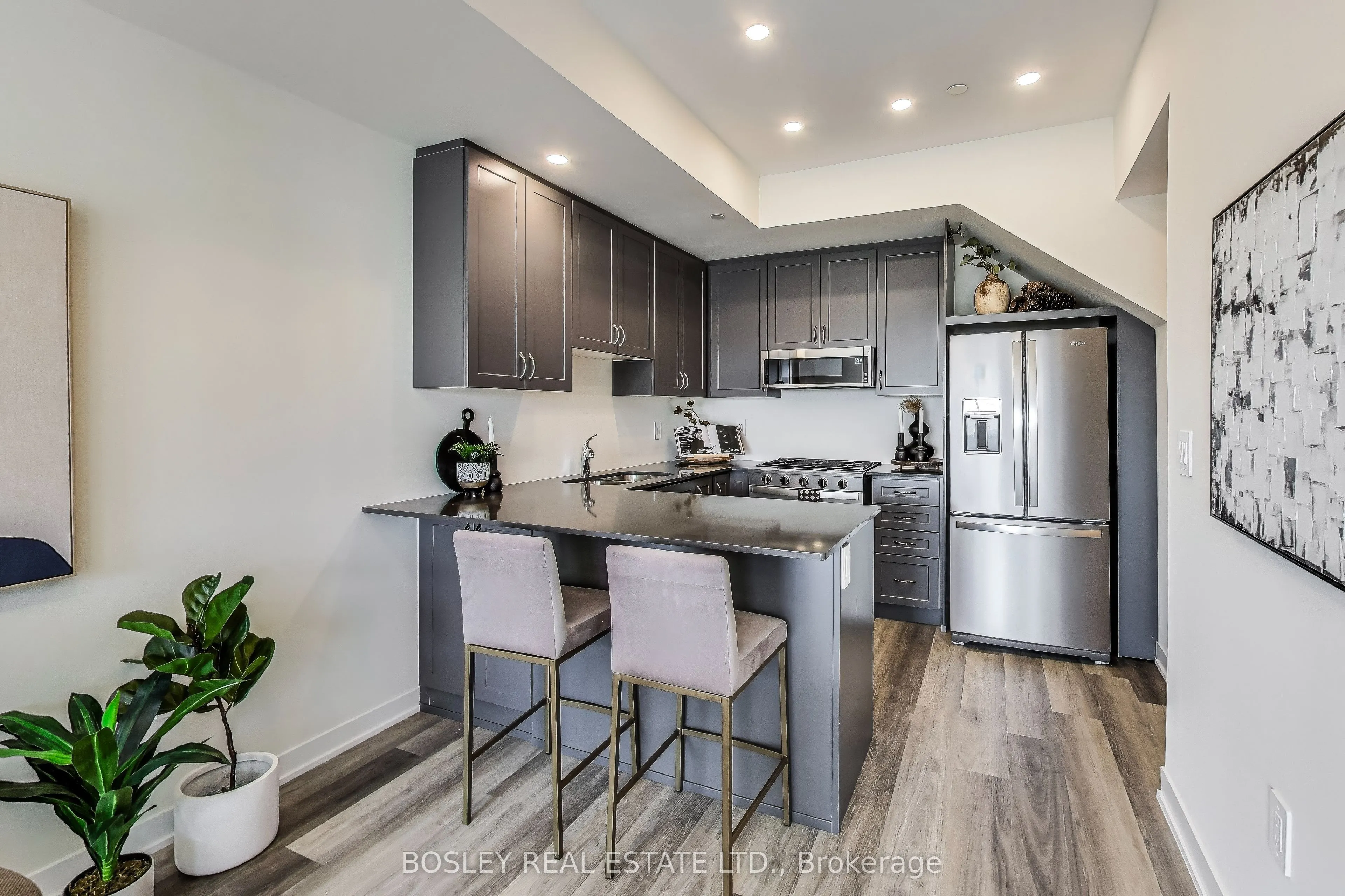 1695 Dersan Street, #206